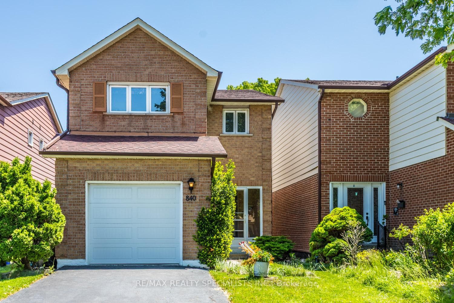 840 Messenger Meadow Drive, Mississauga, ON L5C 3T2 - Photo 1