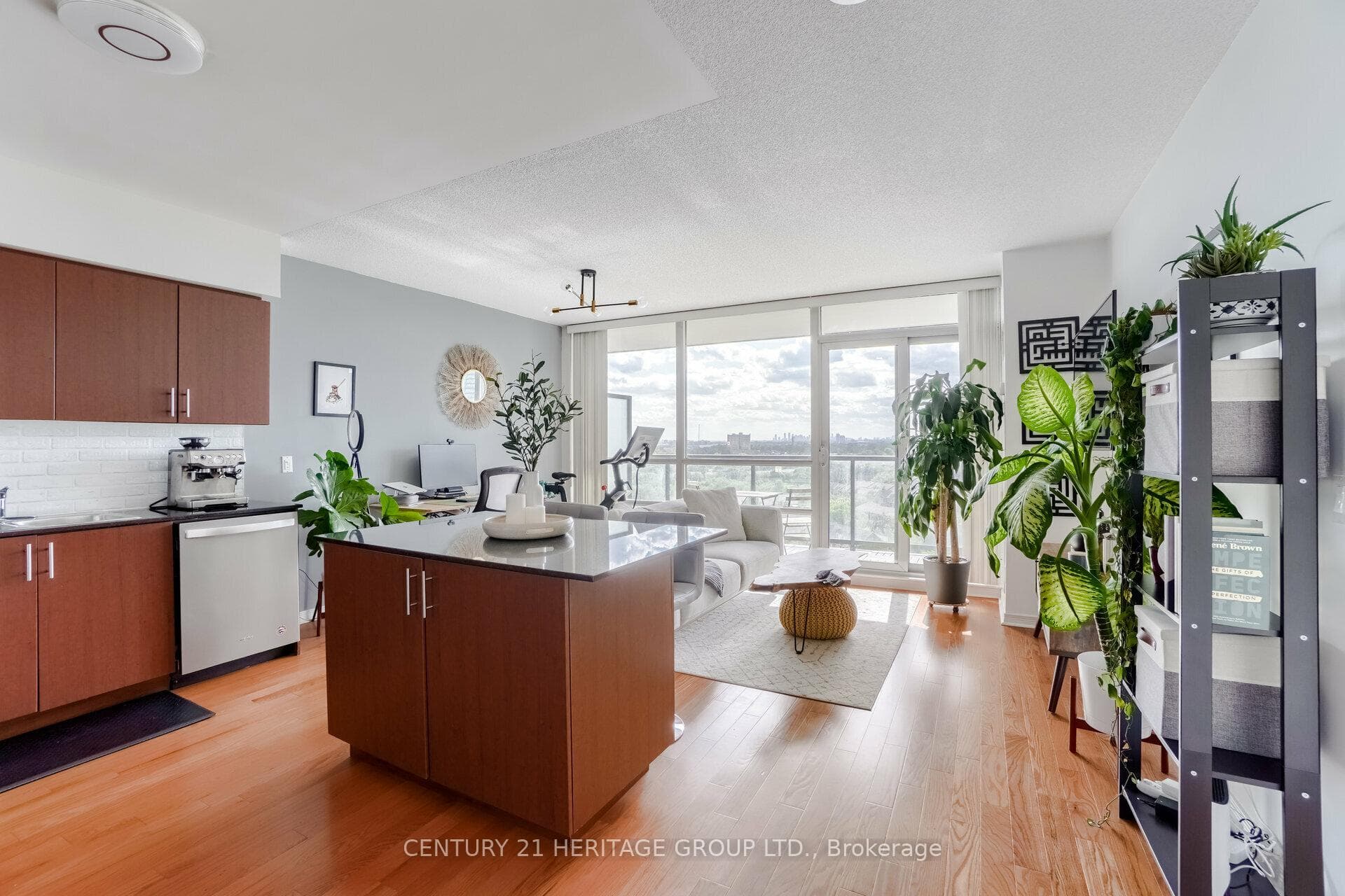 15 Legion Road Unit 1503, Liberty Village / Parkdale / South Parkdale, ON M8V 0A9 - Photo 1