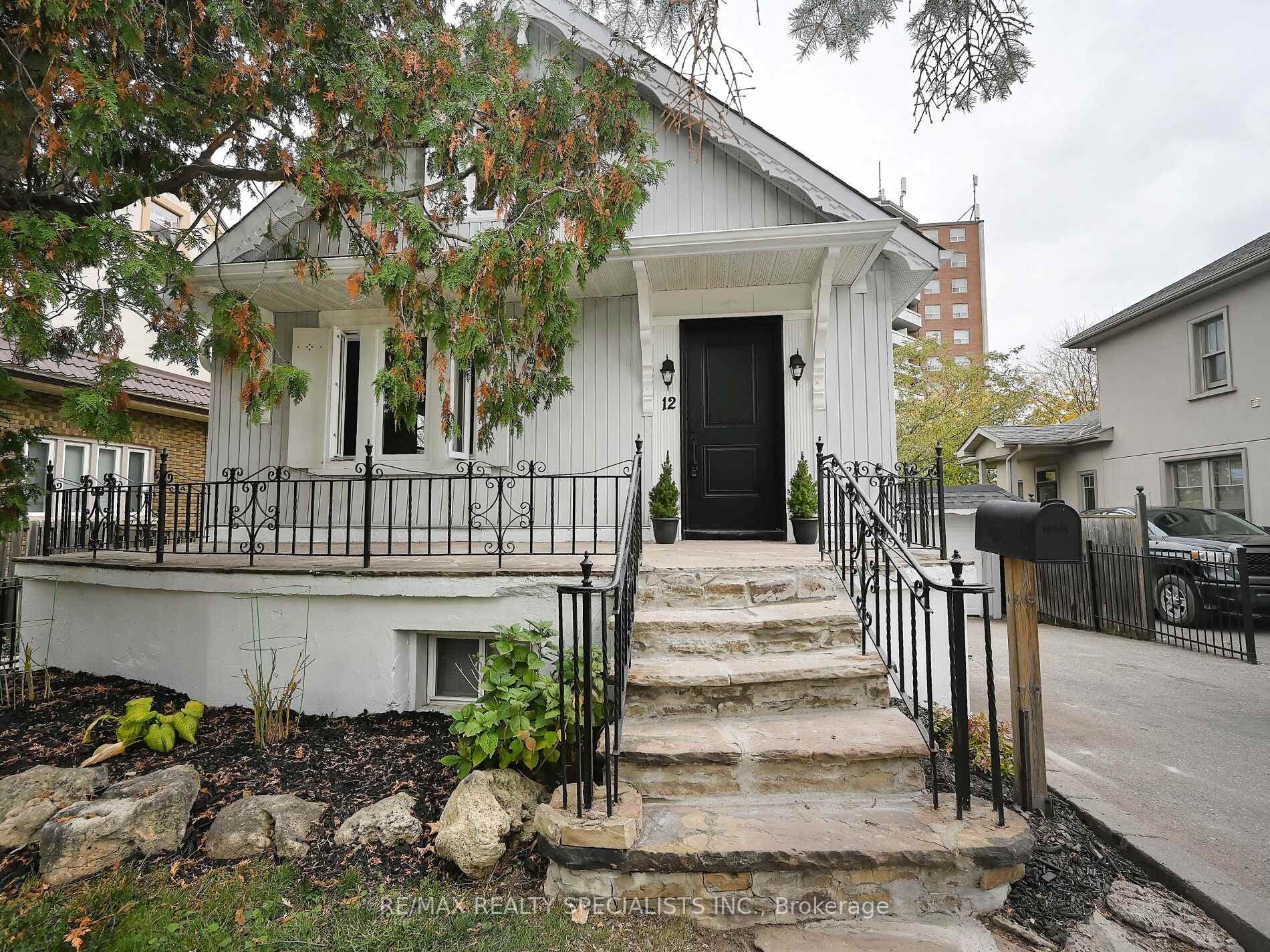 12 Elizabeth Street, Brampton, ON L6Y 1P8 - Photo 1