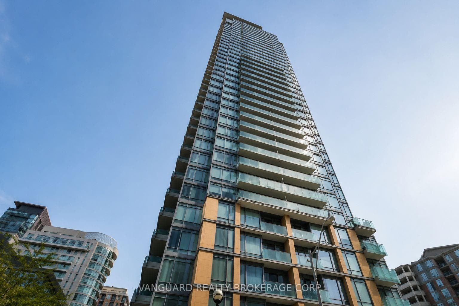 18 Yorkville Avenue Unit 201, Annex / Yorkville / Summerhill, ON M4W 3Y8 - Photo 1