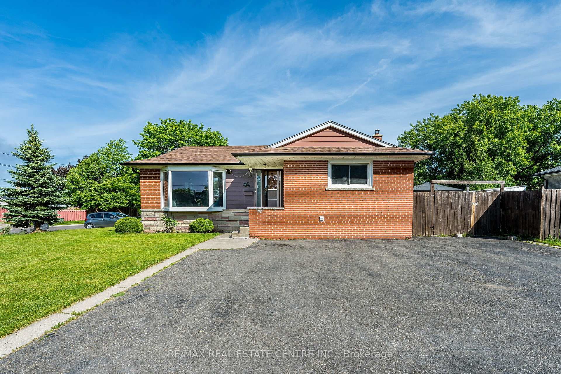 2 Milner Road, Brampton, ON L6W 3A5 - Photo 1