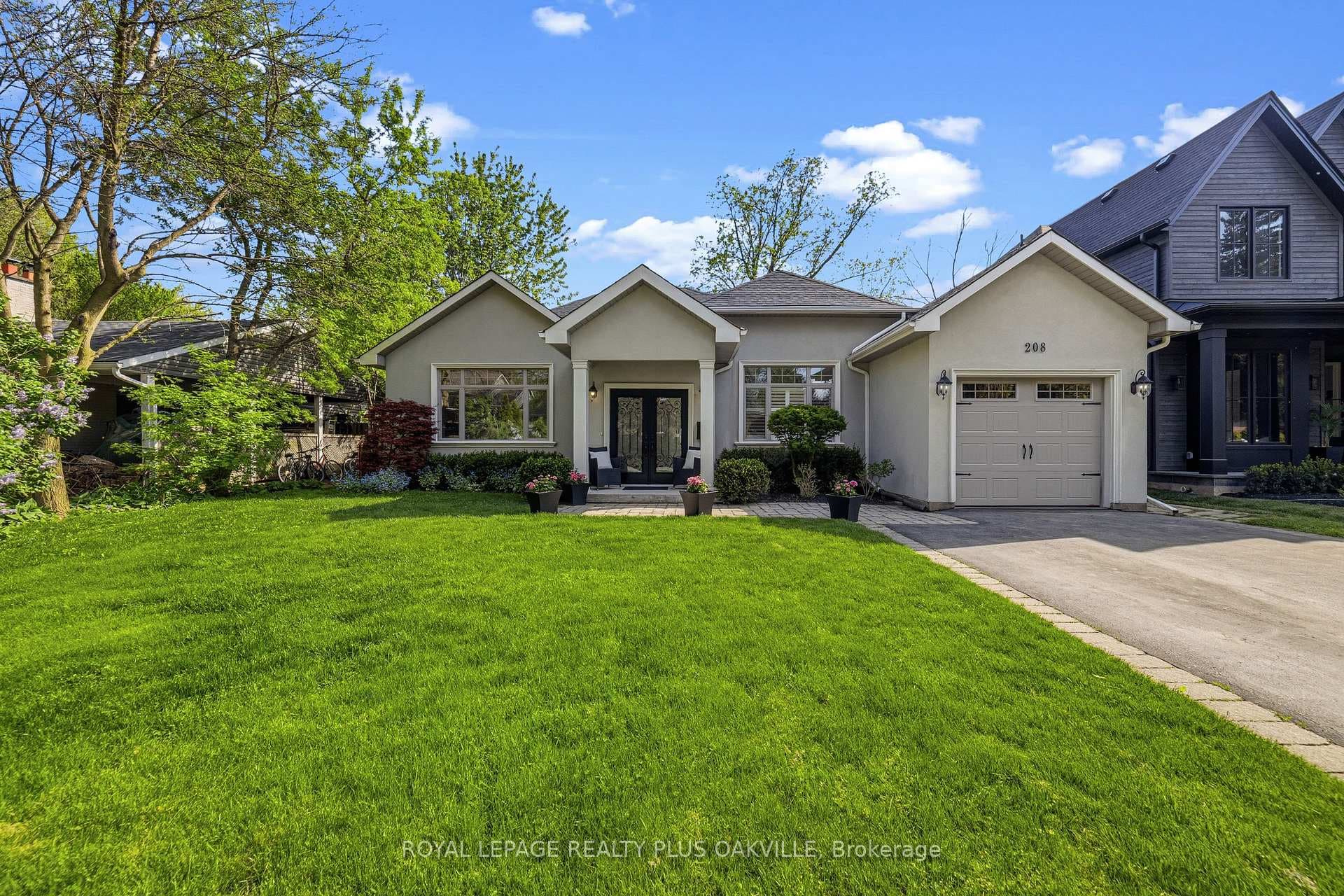 208 Mohawk Road, Oakville