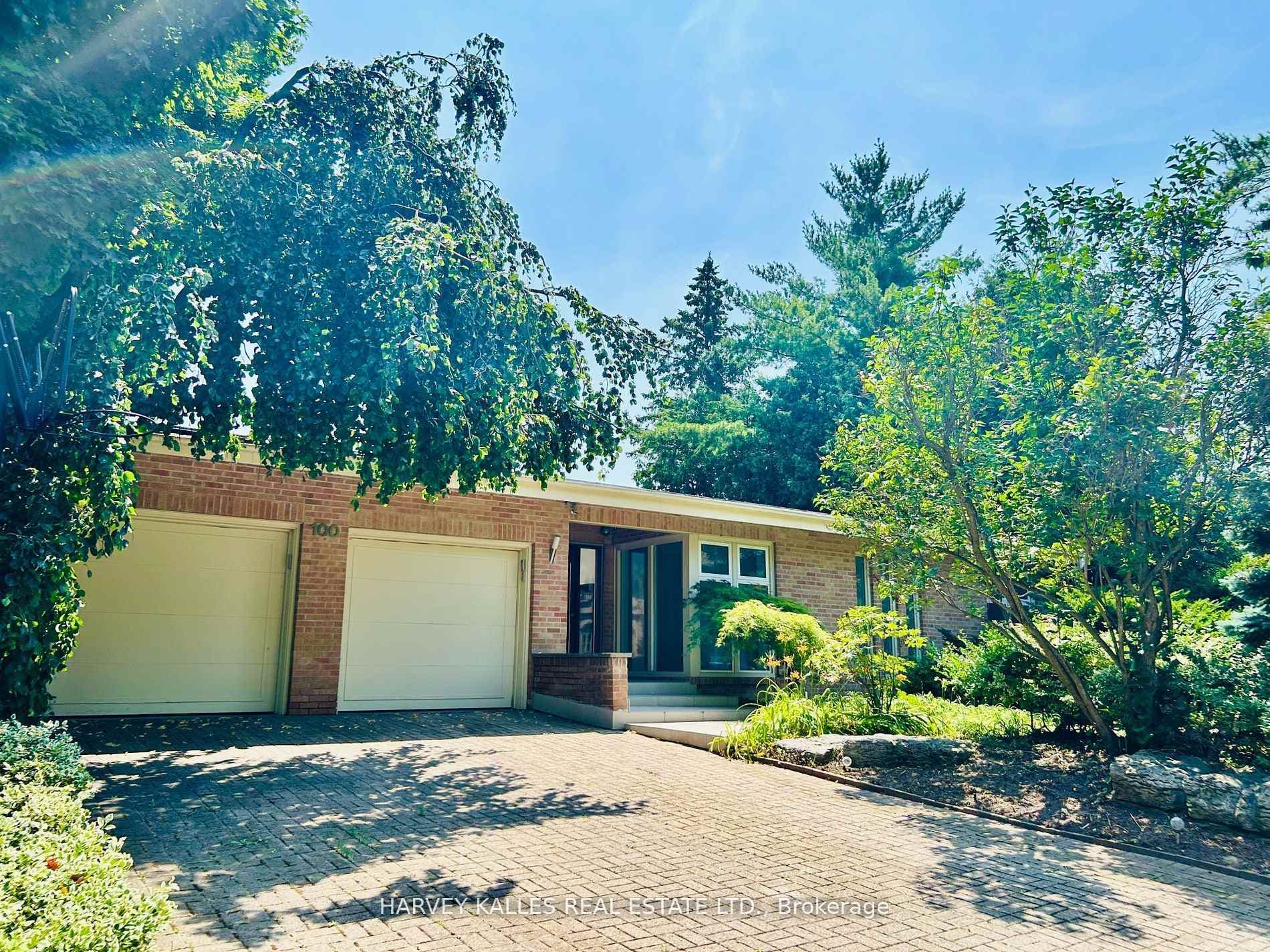 100 Larkfield Drive, Don Mills / Parkwoods / Victoria Village, ON M3B 2H7 - Photo 1