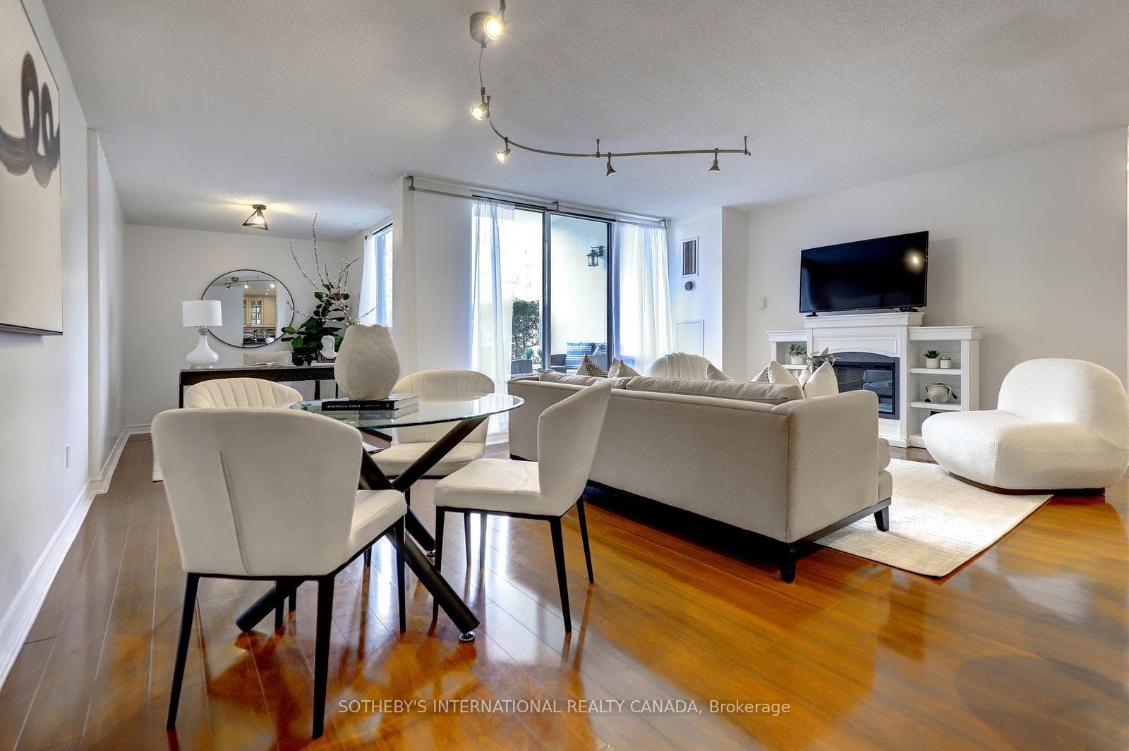 1515 Lakeshore Road Unit 104, Mississauga, ON L5E 3E2 - Photo 1