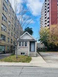 692 Northcliffe Boulevard, Forest Hill / Deer Park, ON M6E 3M4 - Photo 1