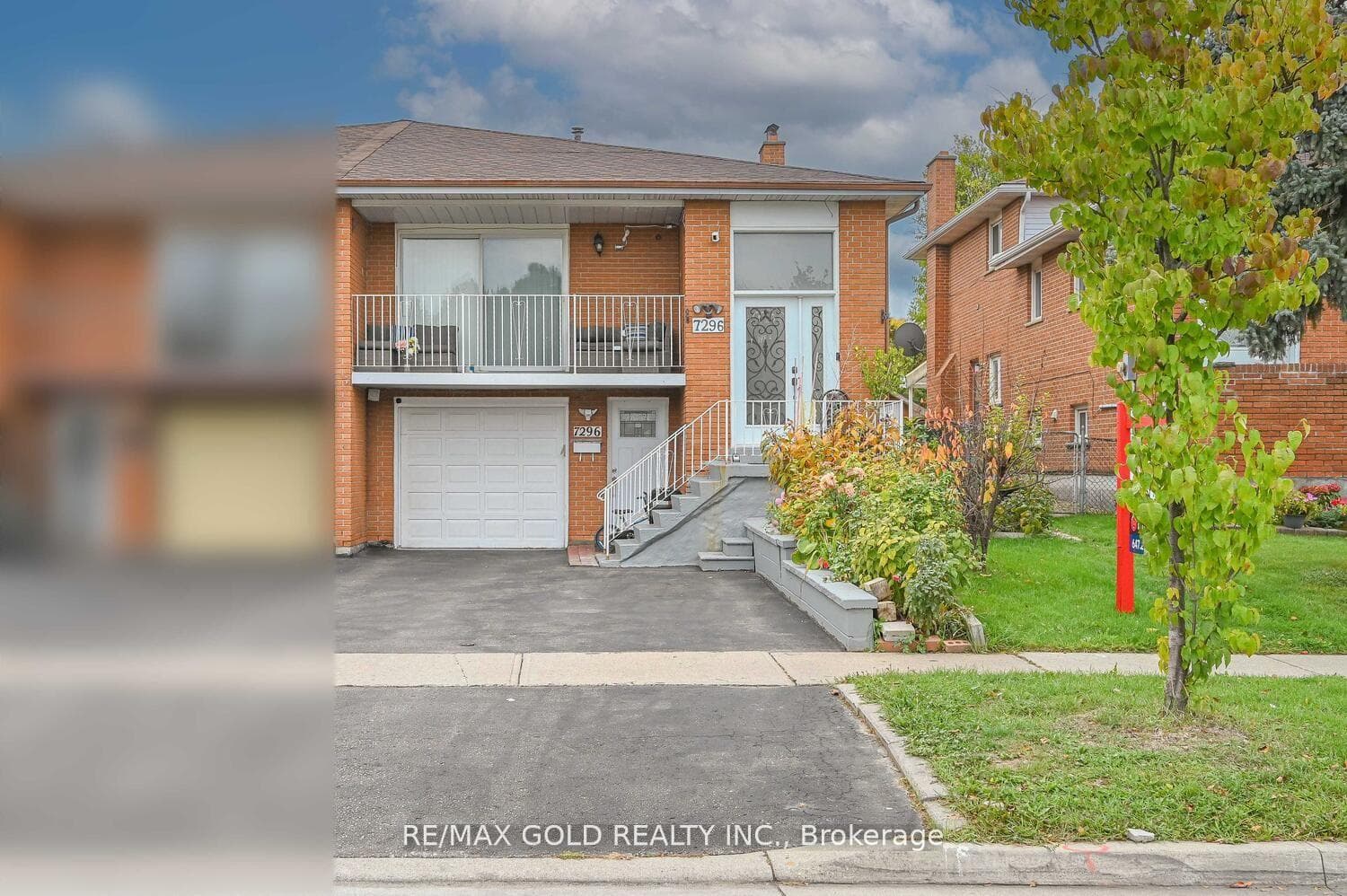 7296 Sigsbee Drive, Mississauga, ON L4T 4A2 - Photo 1