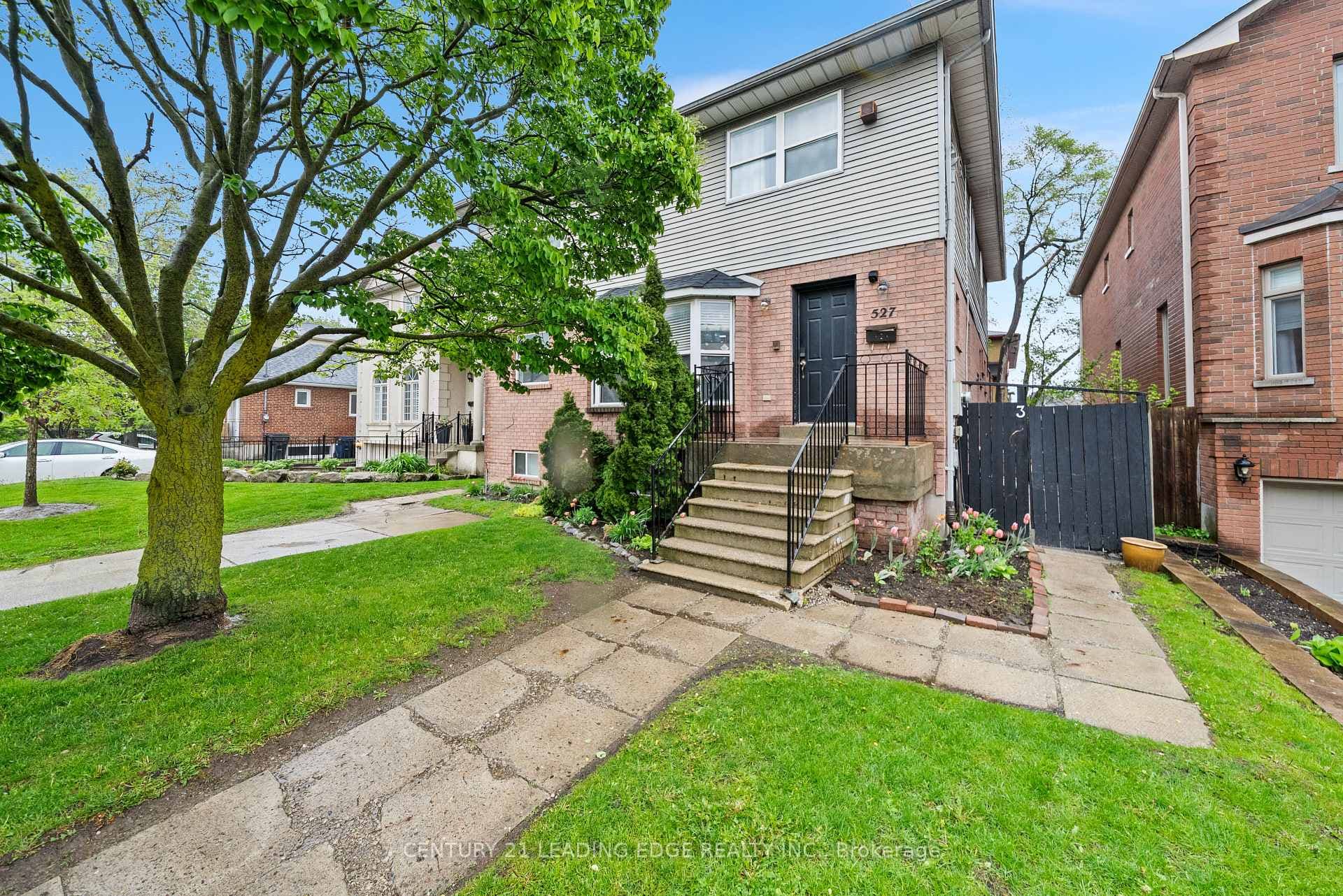 527 Glengarry Avenue, Lawrence Park / Bedford Park, ON M5M 1G2 - Photo 1