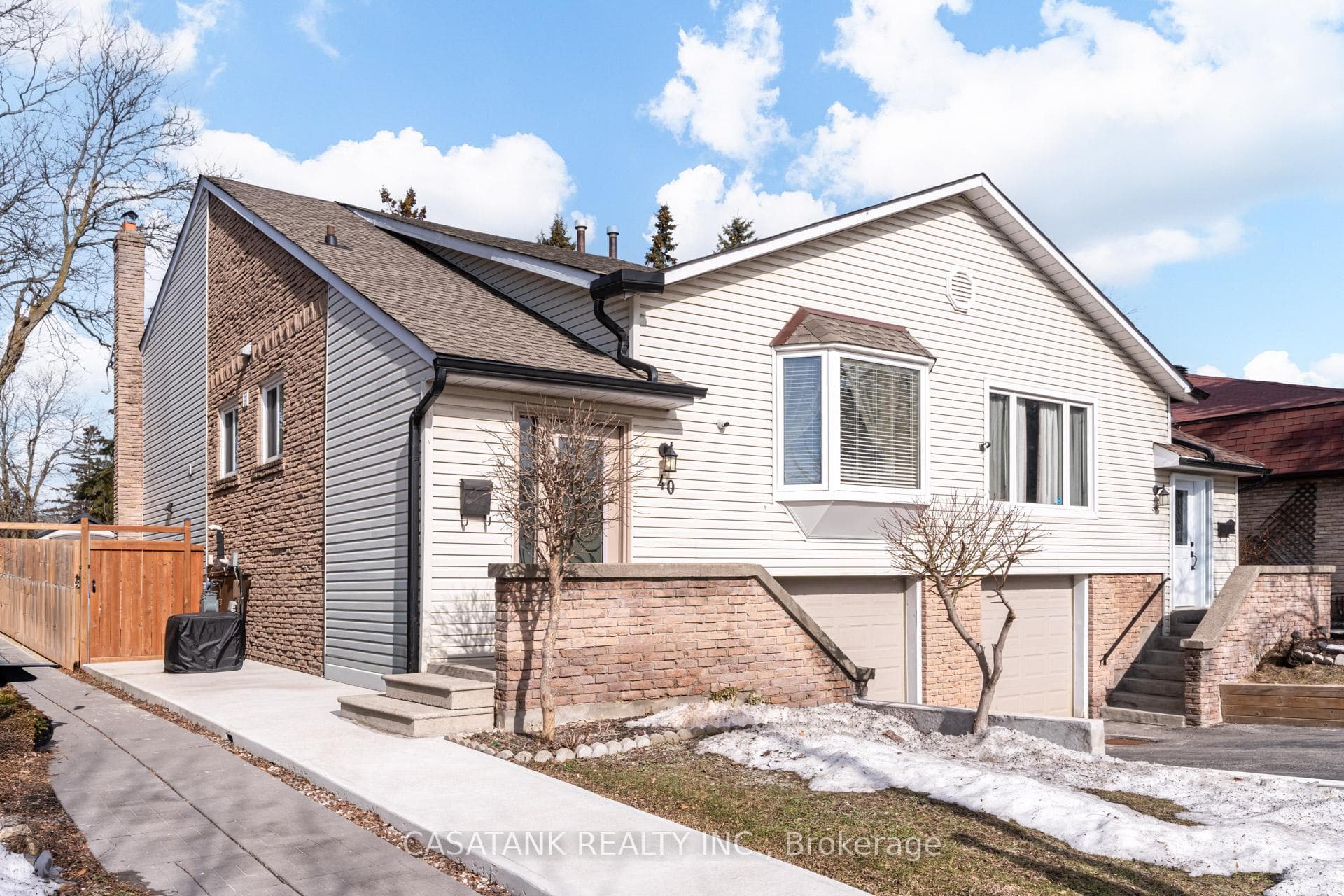 40 Salisbury Circle, Brampton, ON L6V 2Z5 - Photo 1