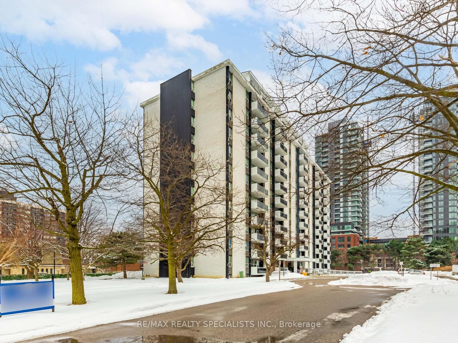 151 La Rose Avenue Unit 401, Etobicoke (Kingsview Village / Humber Heights), ON M9P 1B3 - Photo 1