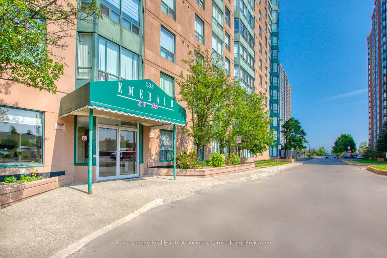 135 Hillcrest Avenue Unit 2212, Mississauga, ON L5B 4B1 - Photo 1