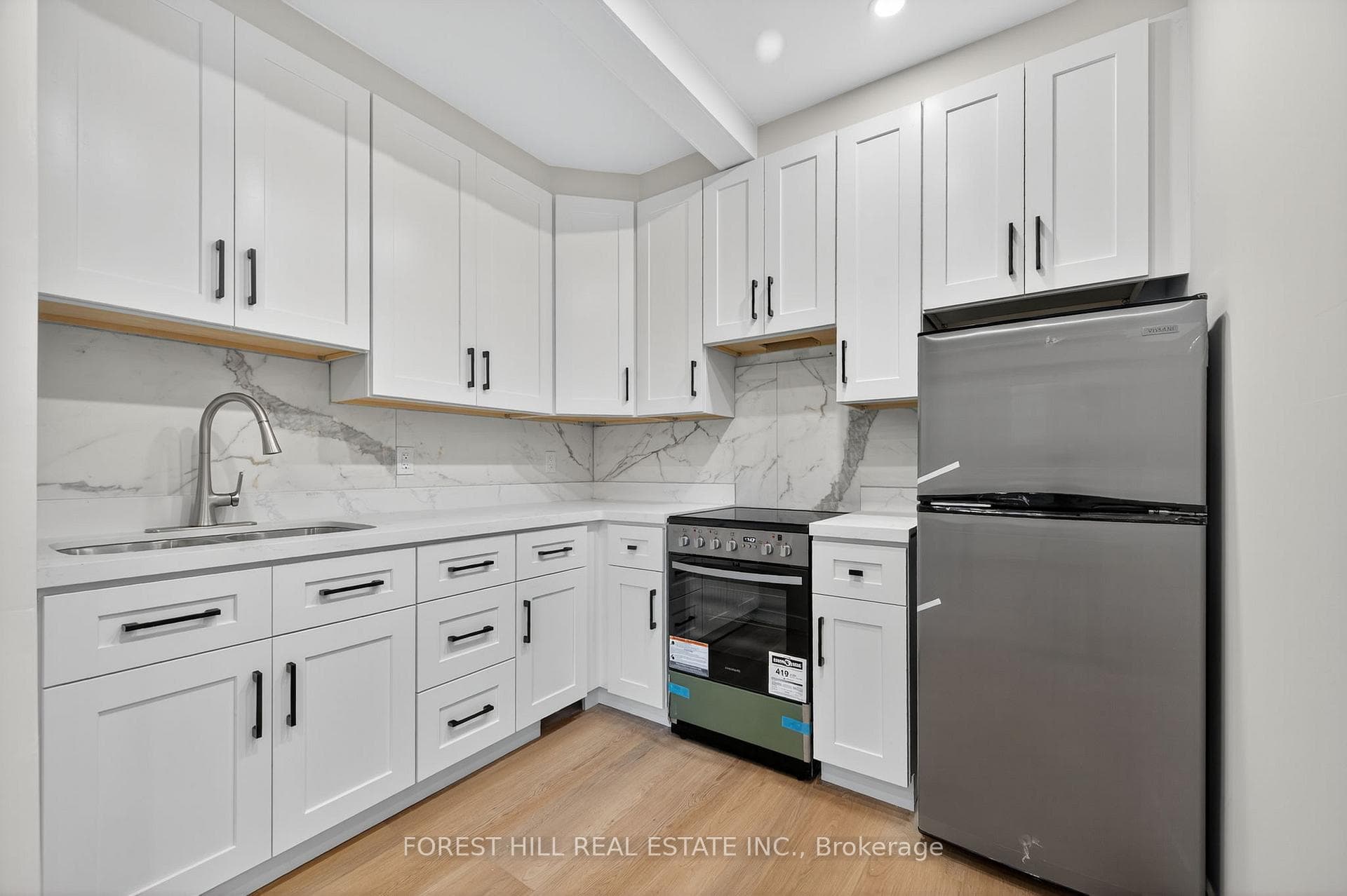 19 Candis Drive Unit B, North York (Bathurst Manor / Clanton Park), ON M3H 5G3 - Photo 1