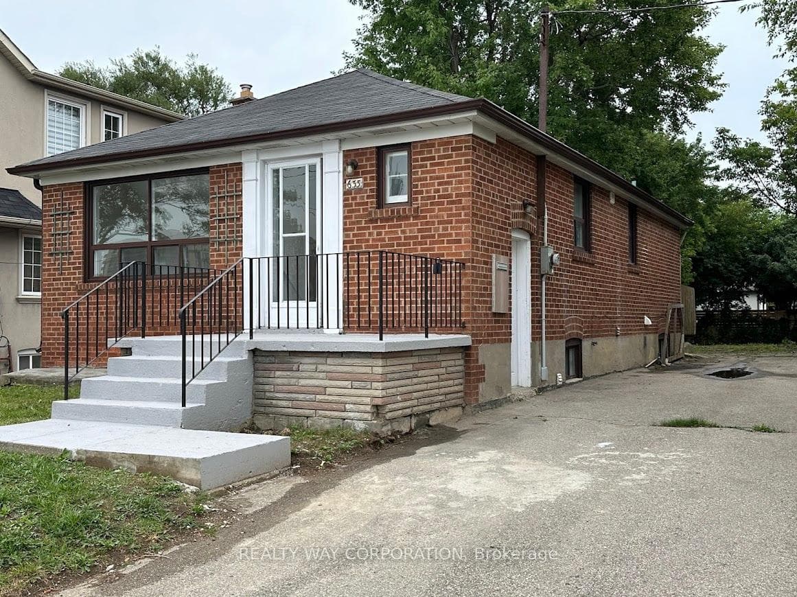 633 Sheppard Avenue, North York (Bathurst Manor / Clanton Park), ON M3H 2S3 - Photo 1
