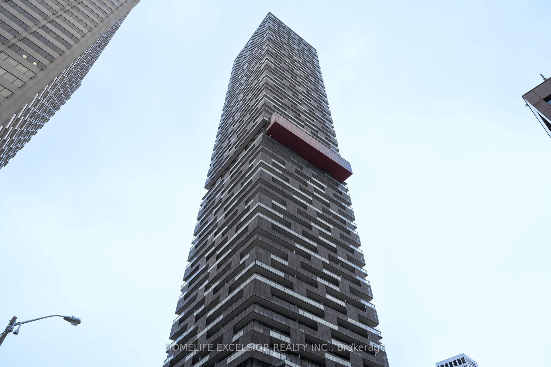 8 Eglinton Avenue Unit 2002, Leaside / Davisville, ON M4P 0C1 - Photo 1