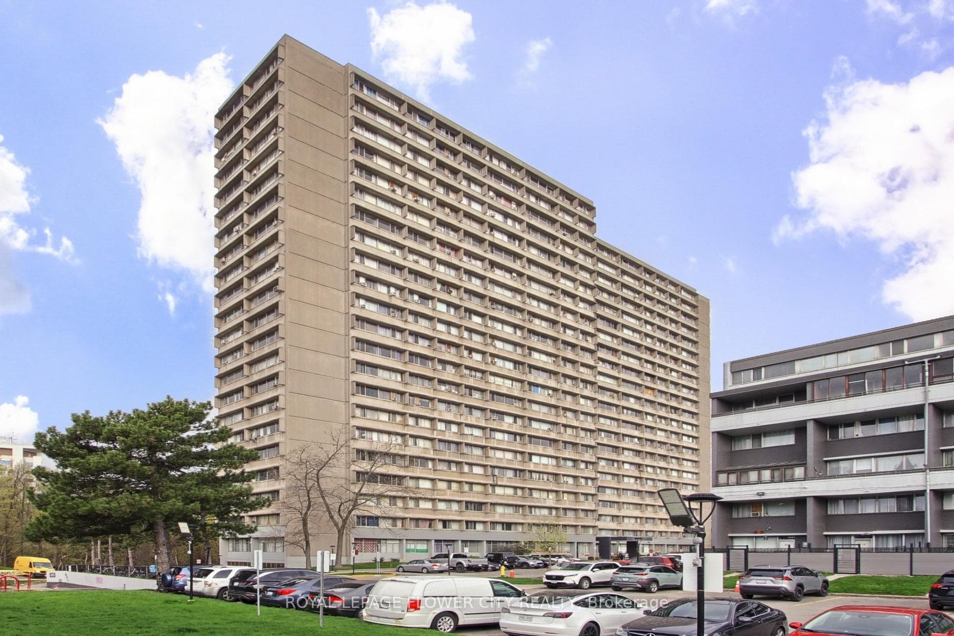 10 Sunny Glen Way Unit 909, Flemingdon Park / Don Mills, ON M3C 2Z3 - Photo 1