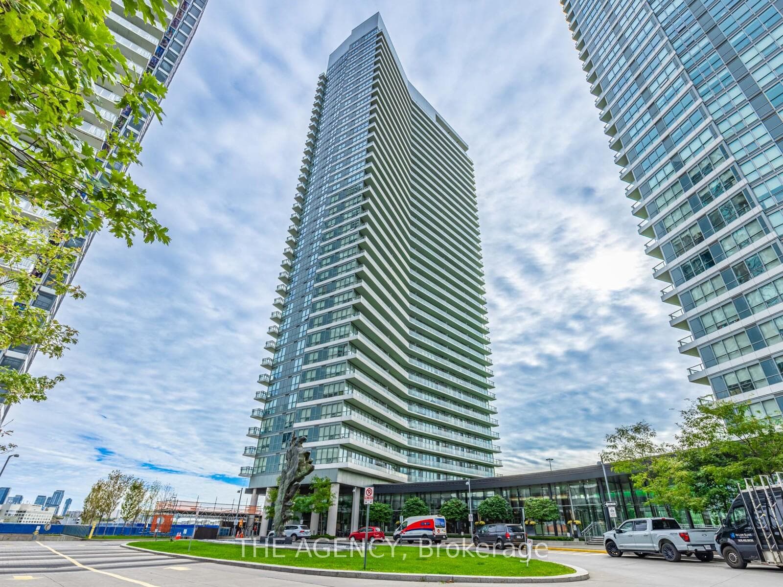 117 McMahon Drive Unit 3702, Hillcrest Village / Bayview Village, ON M2K 0E4 - Photo 1