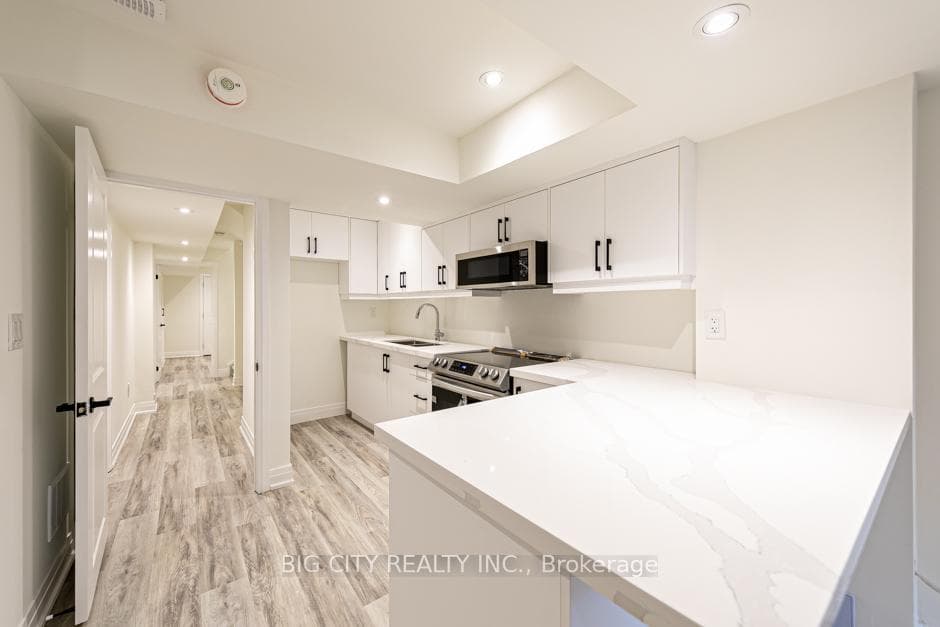32 Conchita Street Unit Lower, Georgina, ON L4P 0H5 - Photo 1