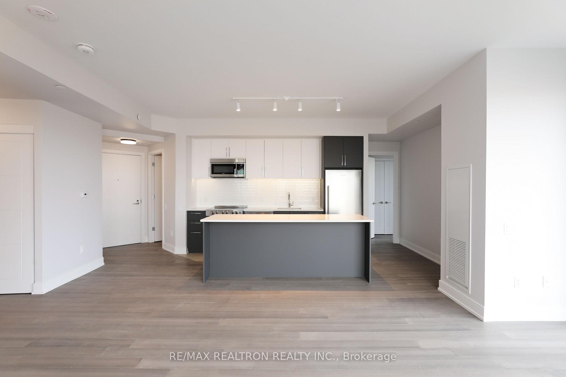 2525 Bathurst Street Unit 407, Lawrence Park / Bedford Park, ON M6B 2Y9 - Photo 1