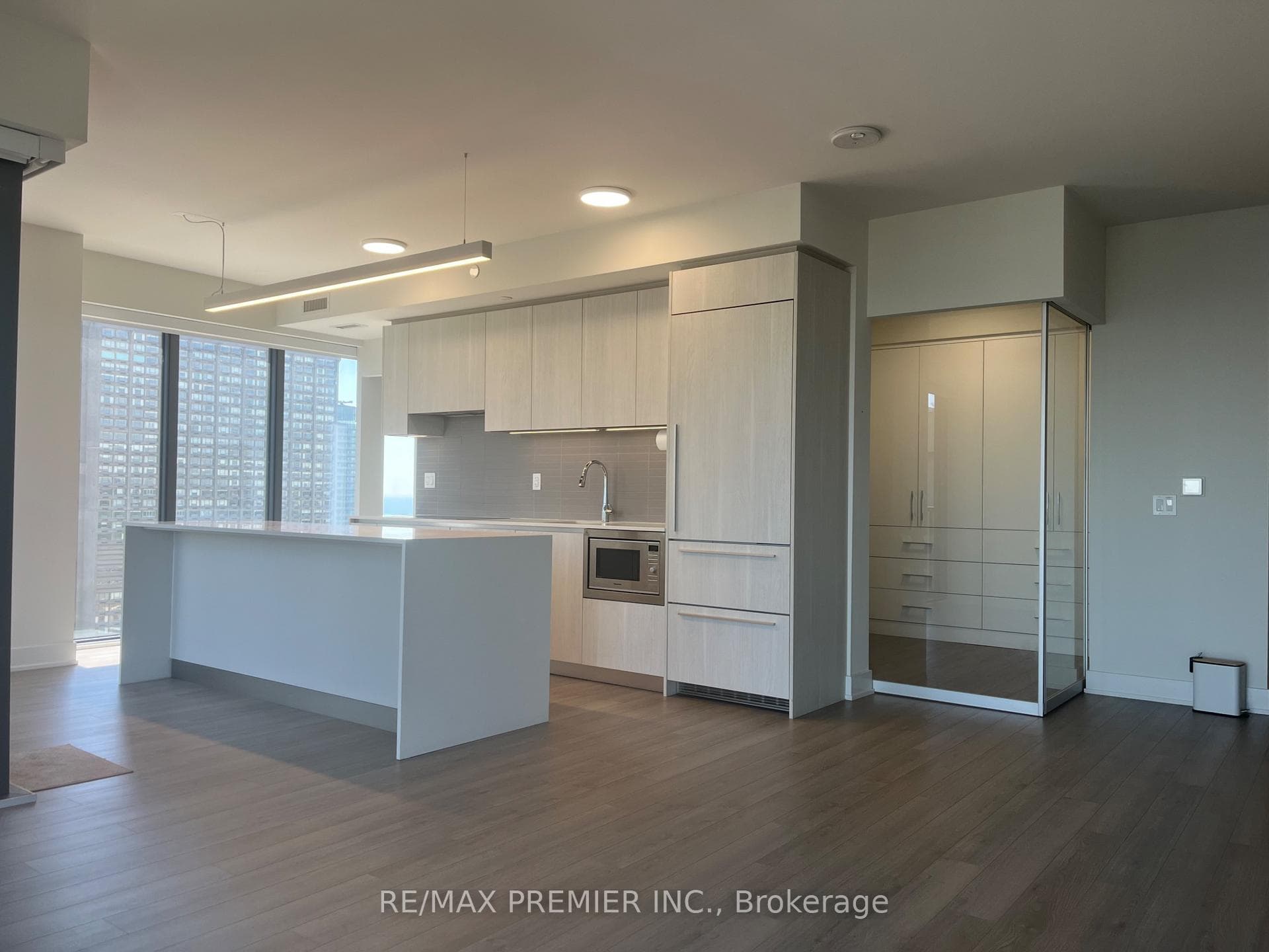 8 Cumberland Street Unit 3506, Annex / Yorkville / Summerhill, ON M4W 1J5 - Photo 1