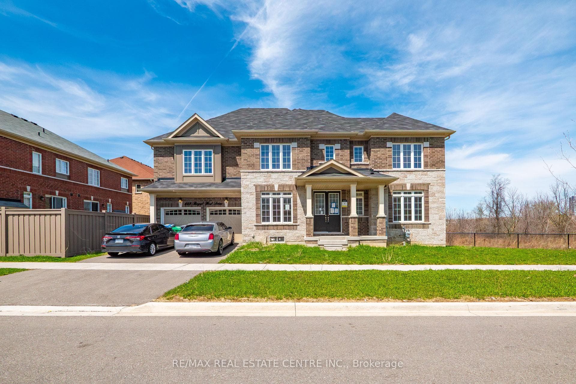 423 Royal West Drive, Brampton, ON L6X 5K1 - Photo 1