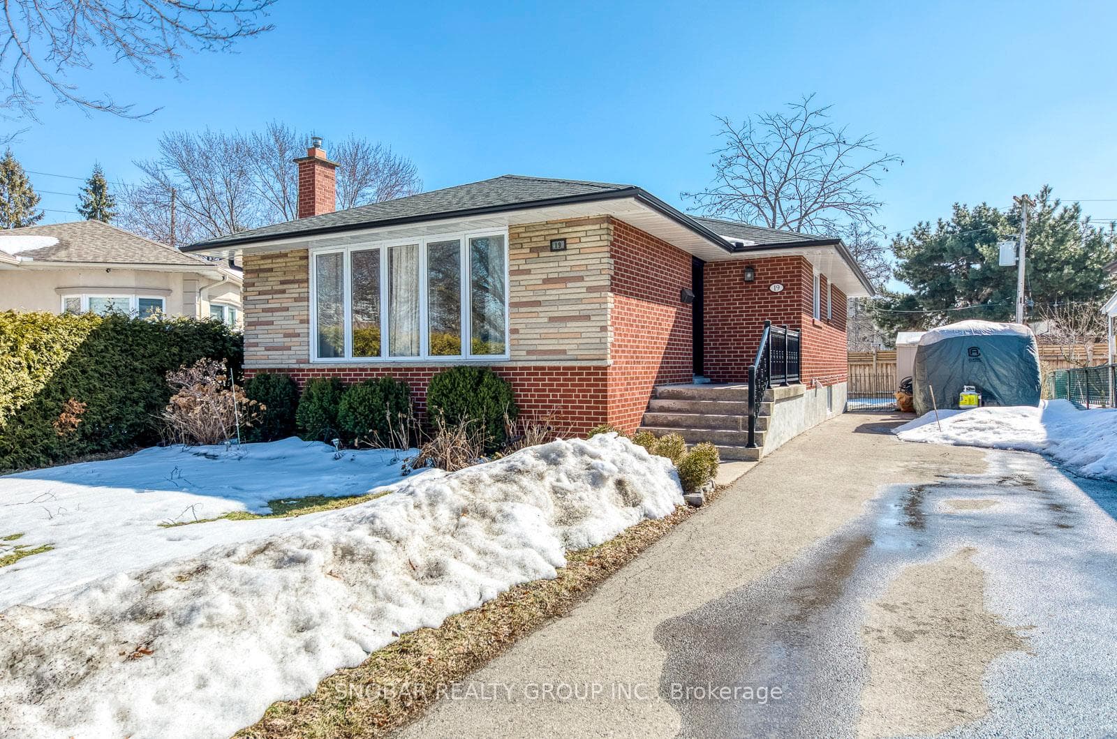 19 Powburn Place, Etobicoke (Kingsview Village / Humber Heights), ON M9R 2C5 - Photo 1
