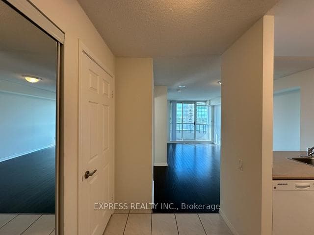 8 Hillcrest Avenue Unit 1005, Willowdale / Newtonbrook, ON M2N 6Y6 - Photo 1