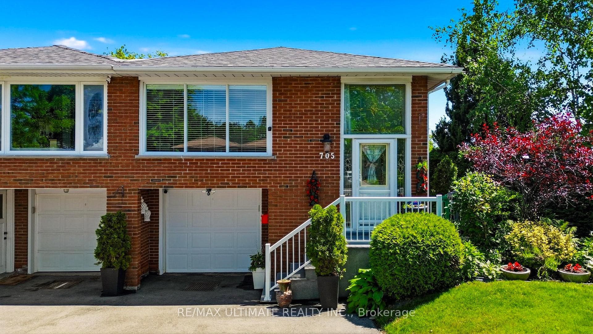 705 Eaglemount Crescent, Mississauga, ON L5C 1N8 - Photo 1