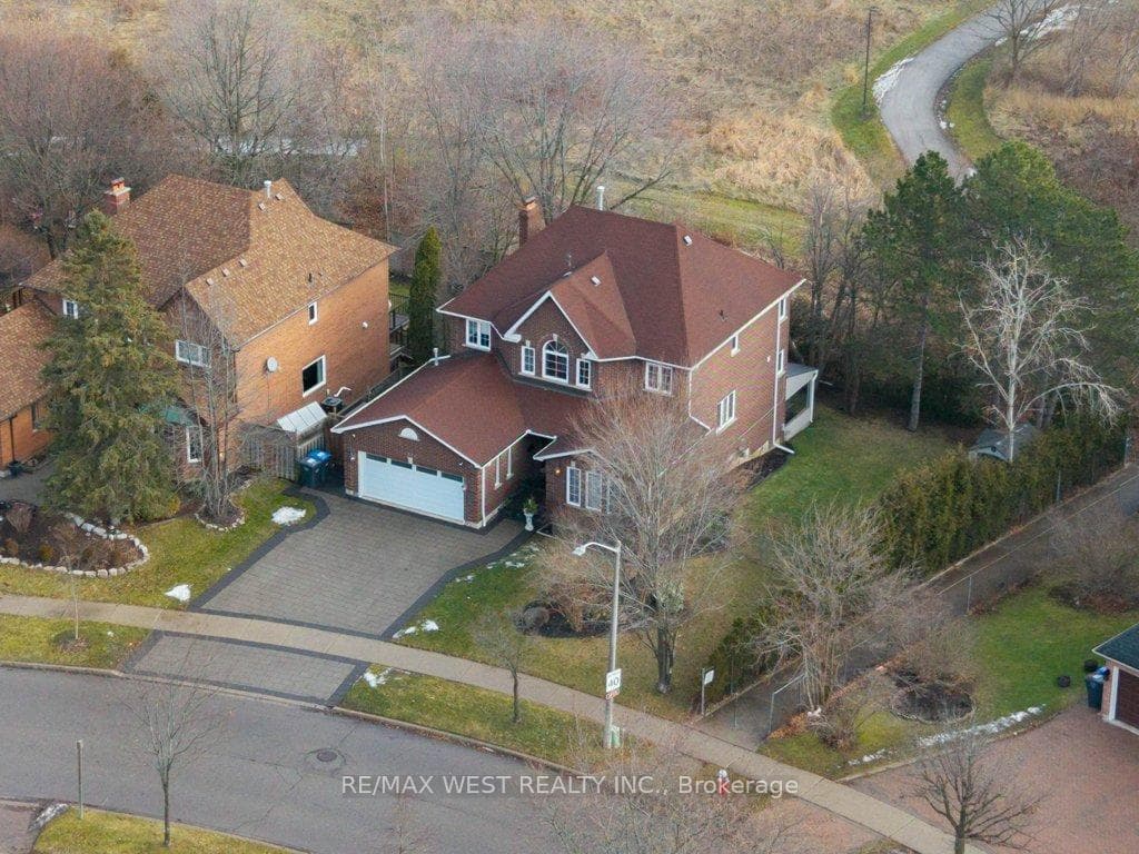 1806 Sevenoaks Drive, Mississauga, ON L5K 2N2 - Photo 1