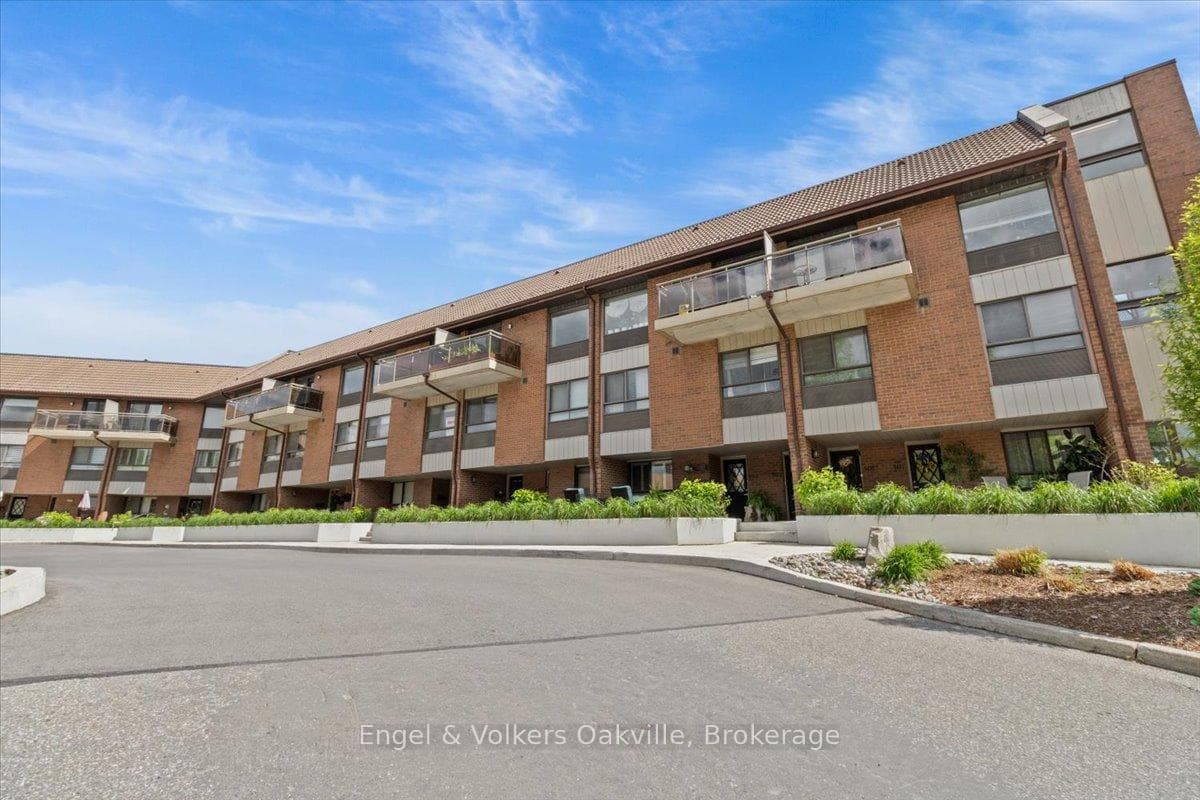 1000 Cedarglen Gate Unit 625, Mississauga, ON L5C 3Z5 - Photo 1