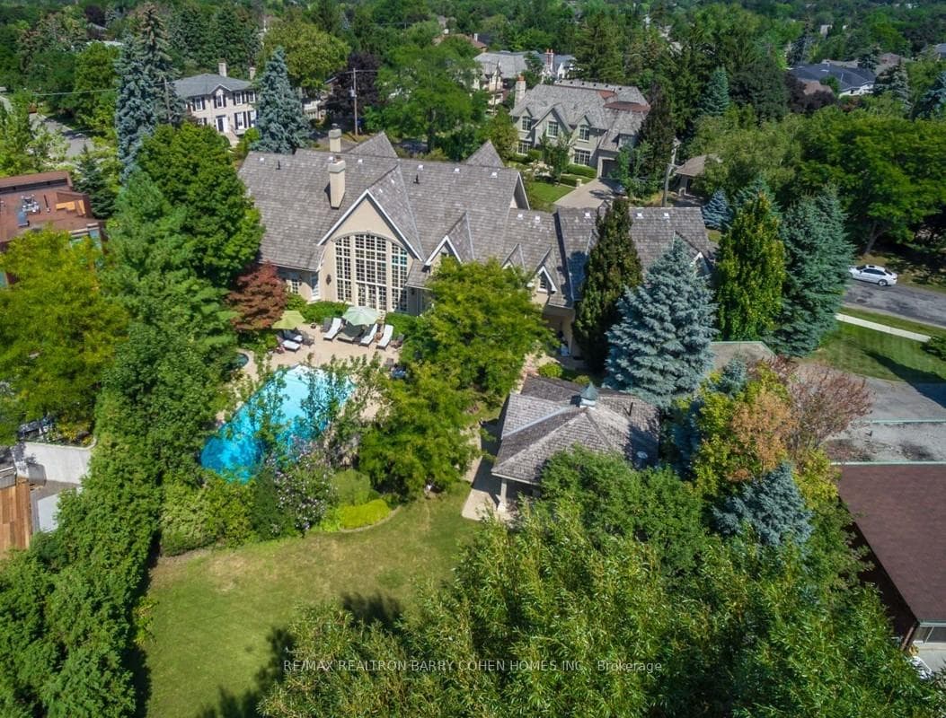 17 Bayview Ridge, Bridle Path / York Mills / Hoggs Hollow, ON M2L 1E3 - Photo 1