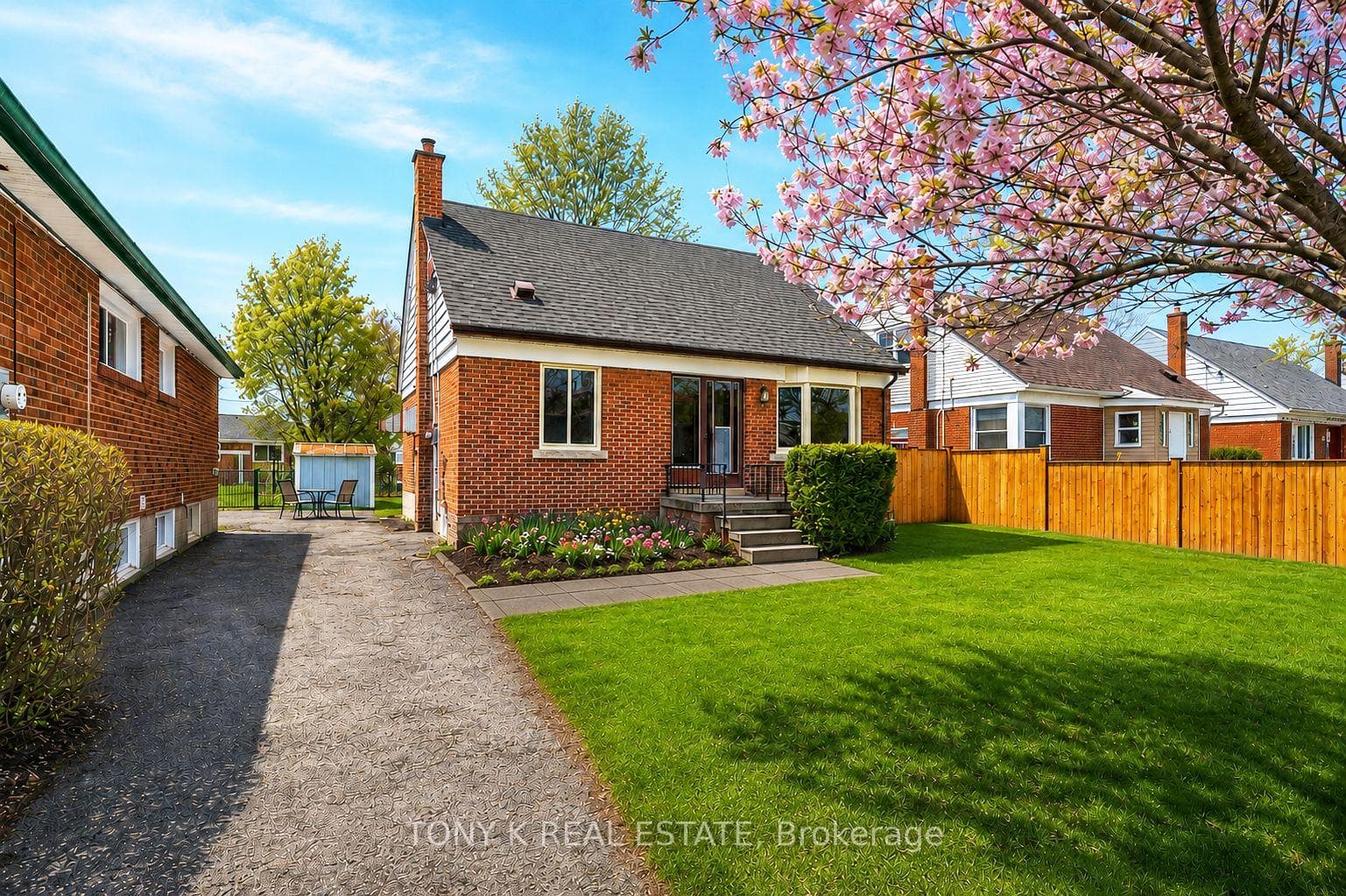 23 Scotswood Road, Toronto E04