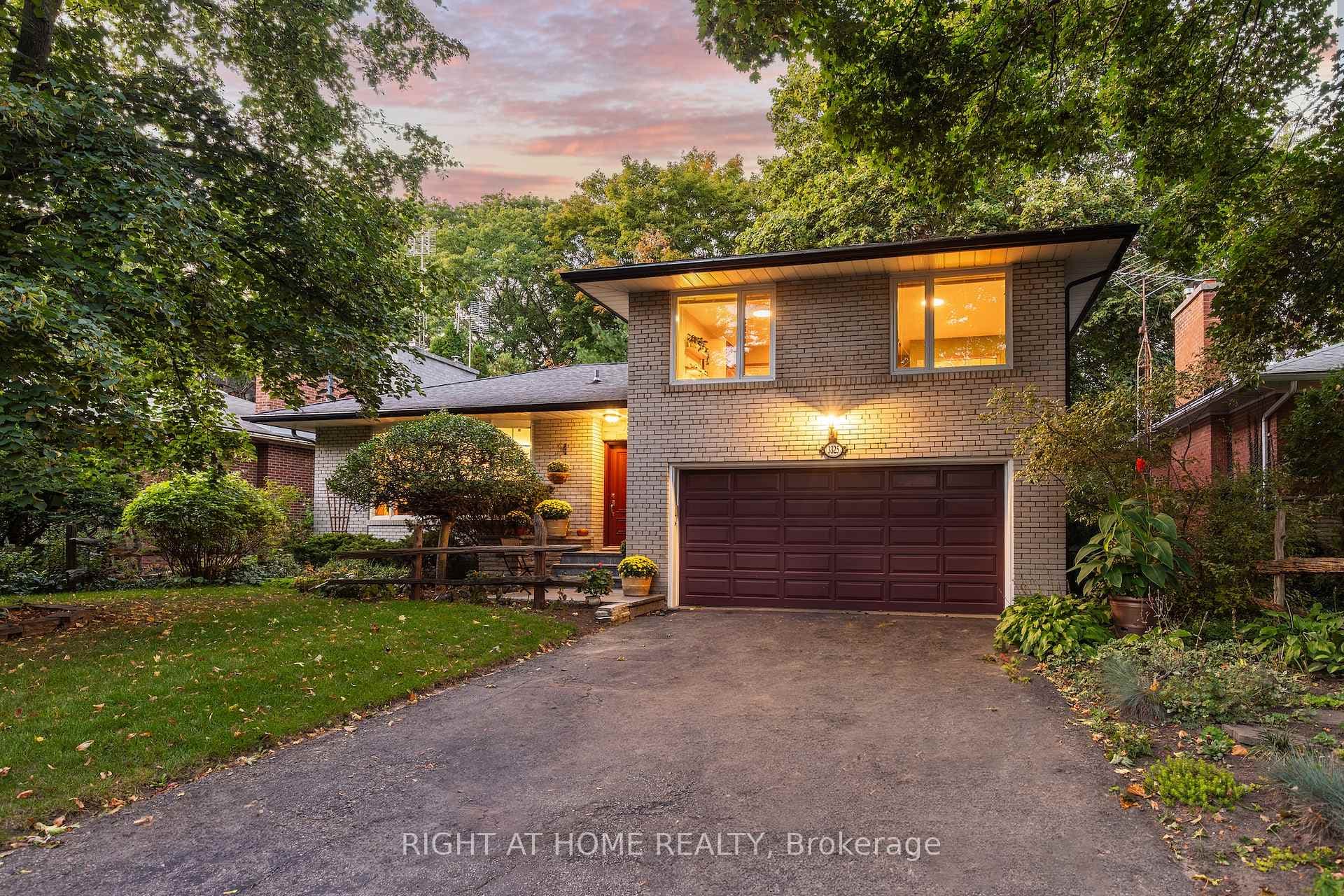 3325 Enniskillen Circle, Mississauga, ON L5C 2M9 - Photo 1