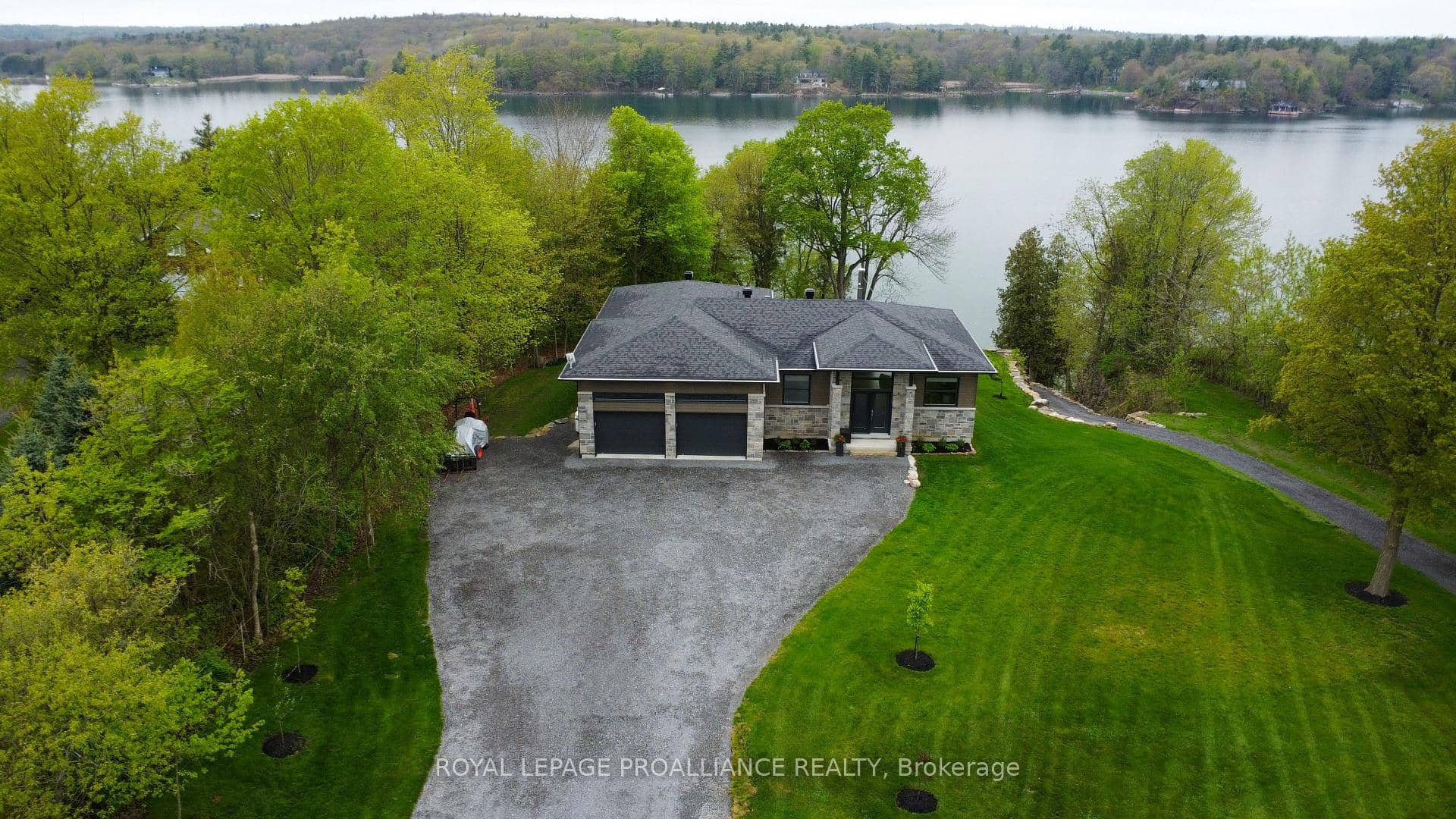 747 North Shore Road, Frontenac Islands