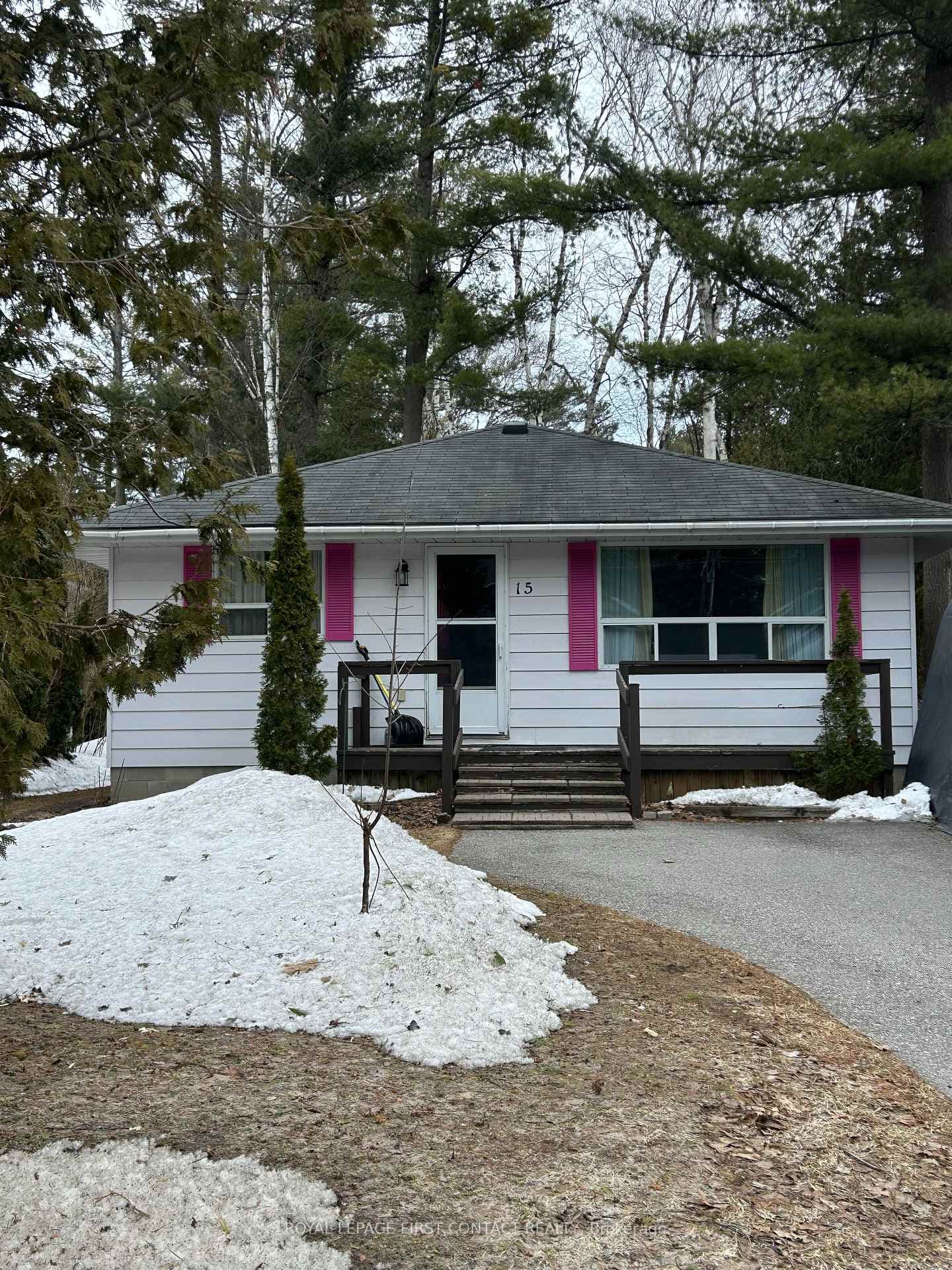 15 51st Street, Wasaga Beach, ON L9Z 1X5 - Photo 1