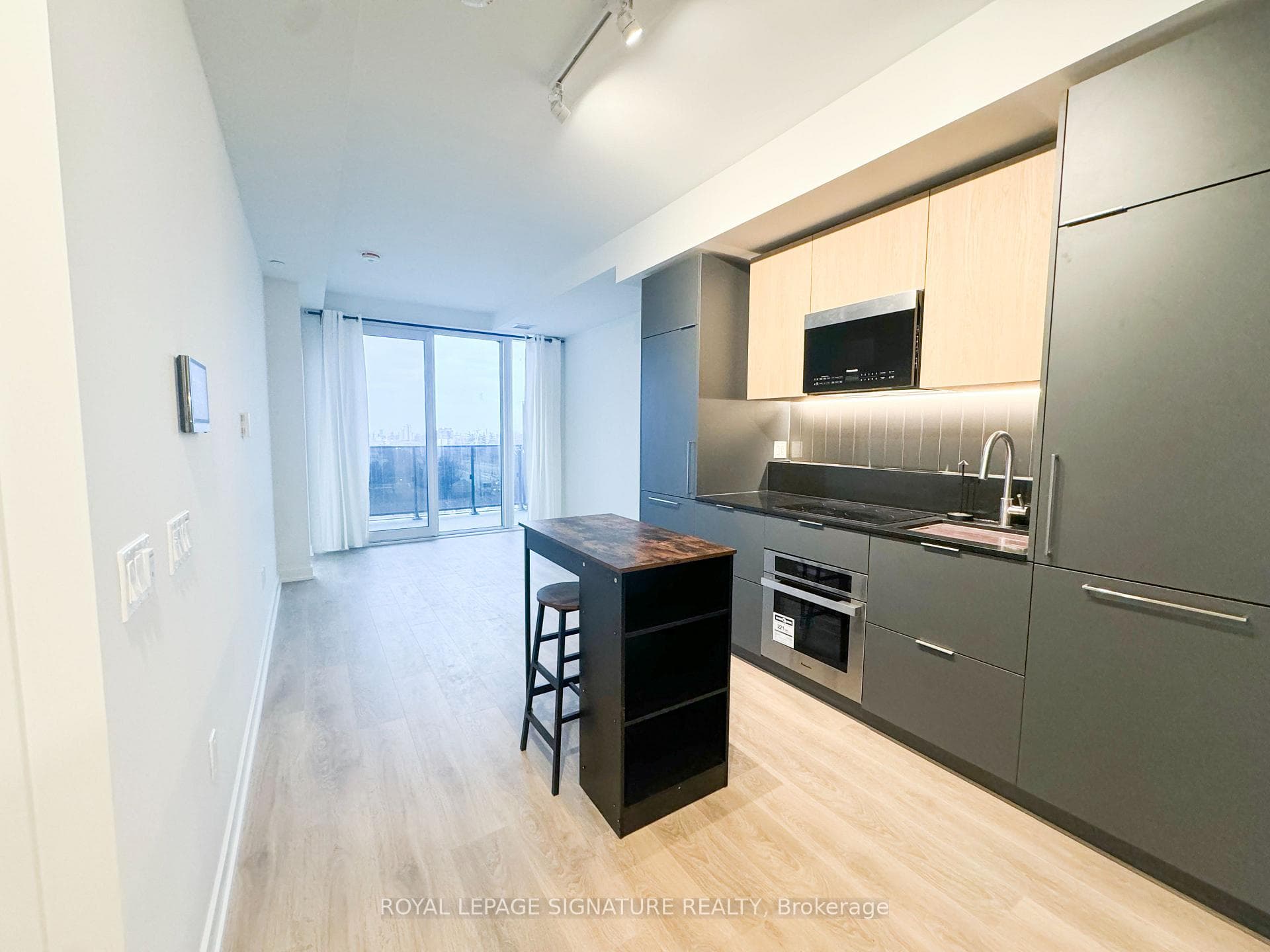 1 Fairview Road Unit 620, Mississauga, ON L5A 4C6 - Photo 1