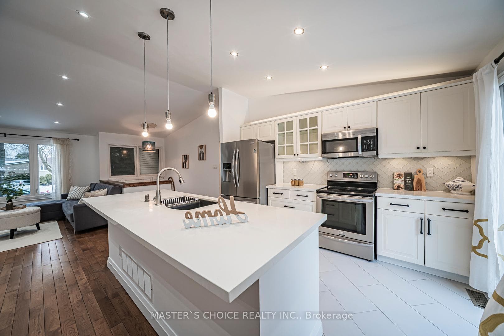 3294 Rhonda Valley Drive, Mississauga, ON L5A 3E9 - Photo 1