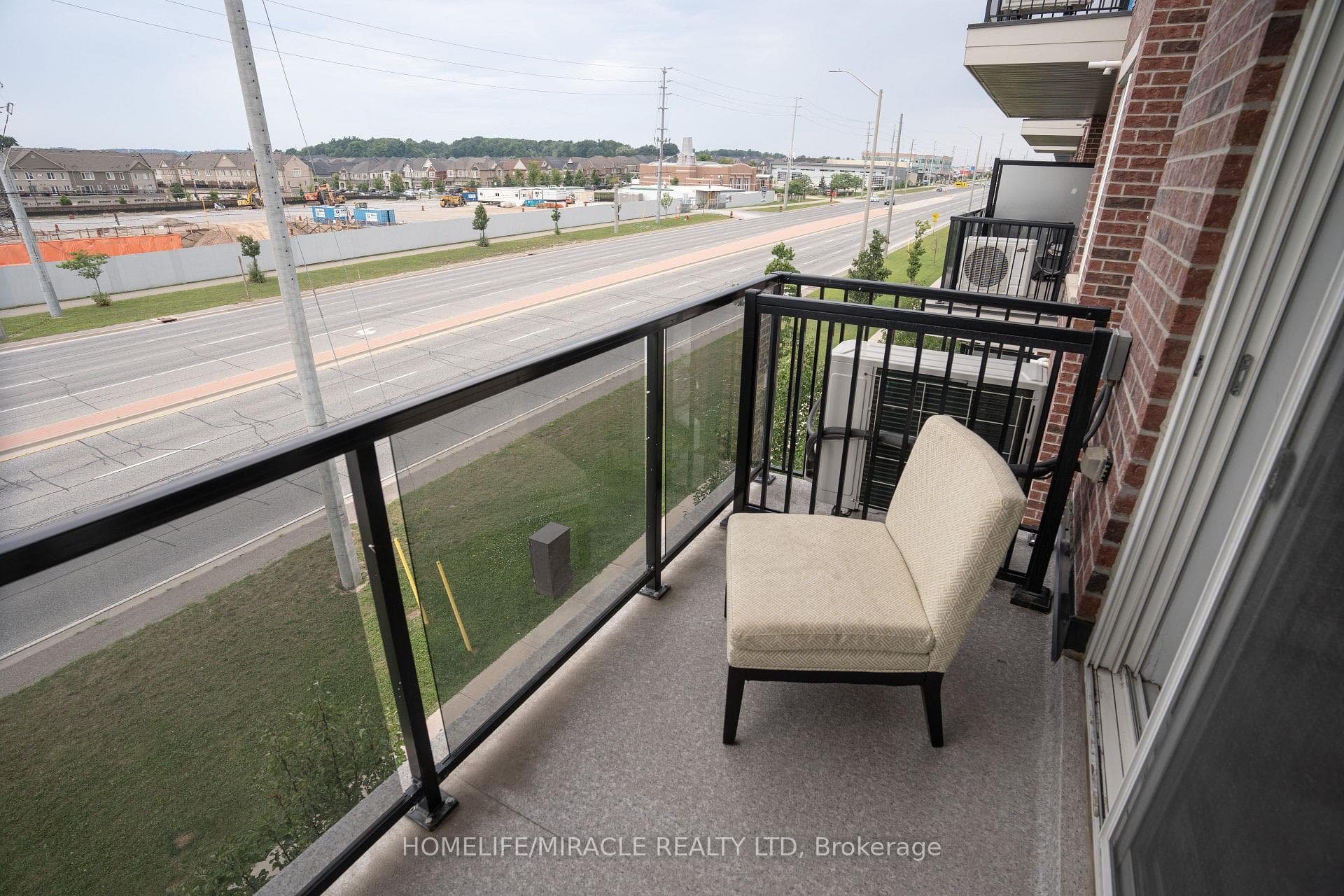 54 Sky Harbour Drive Unit 306, Brampton, ON L6Y 6B9 - Photo 1