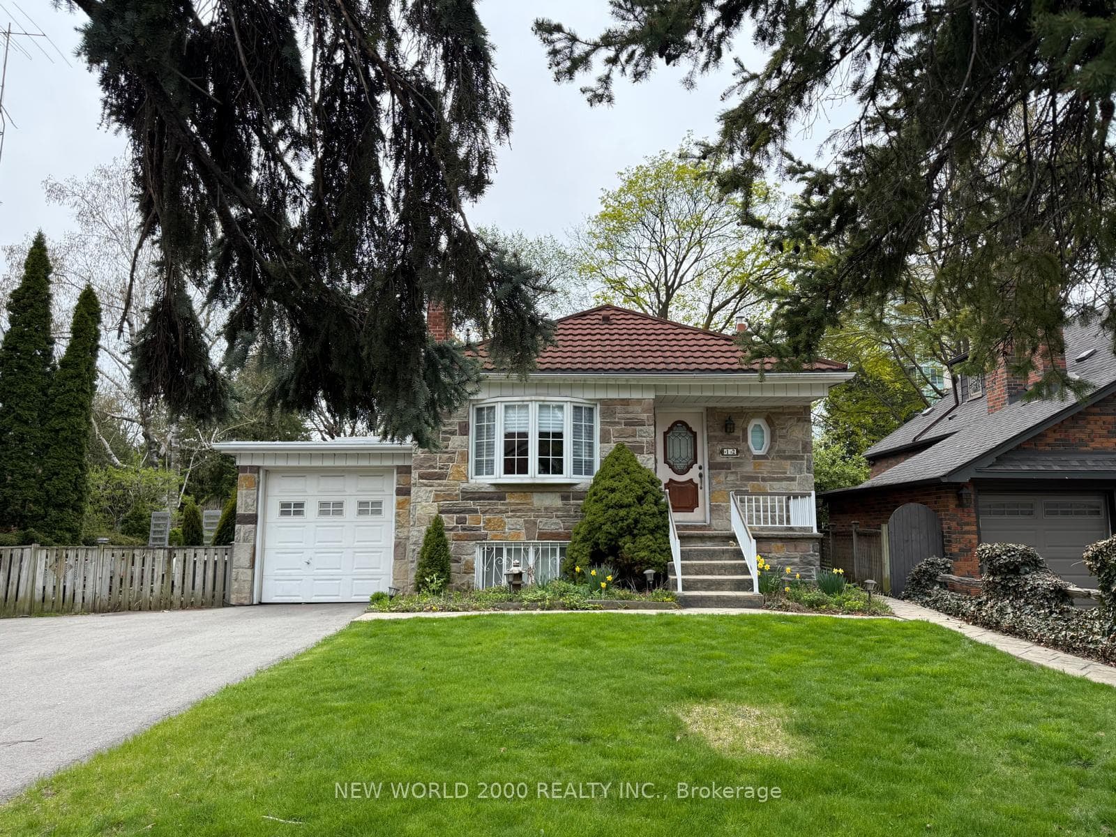 12 Monkton Avenue, Corso Italia / Dufferin Grove, ON M8Z 4M8 - Photo 1