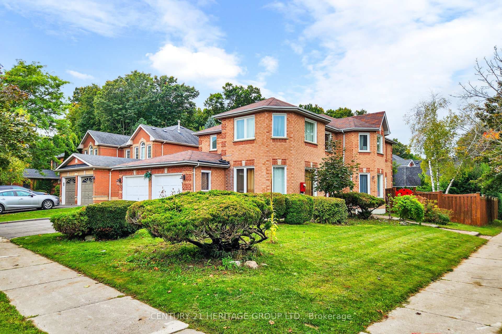 98 Charing Crescent, Aurora, ON L4G 6P5 - Photo 1