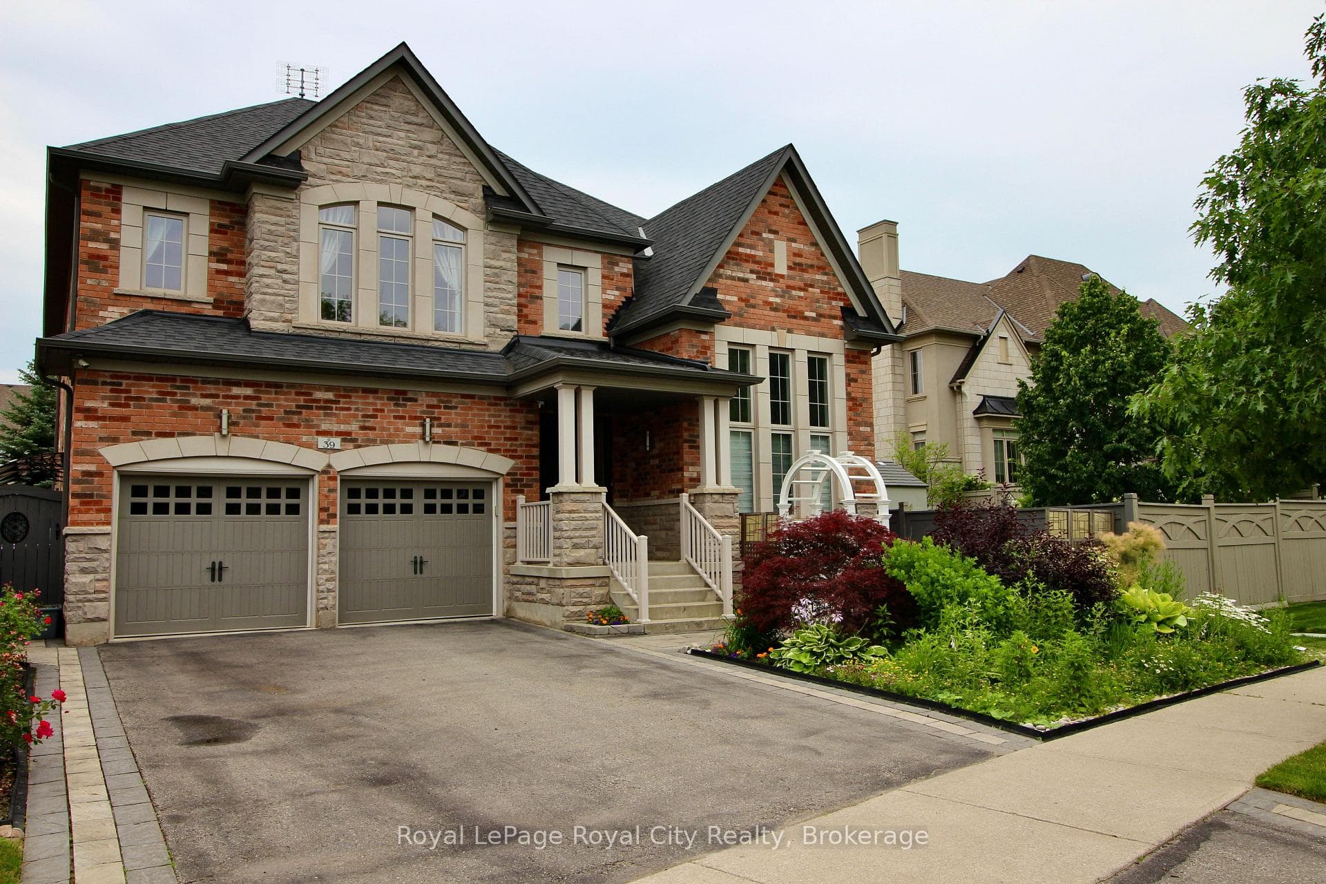 39 Dalmeny Drive, Brampton, ON L6X 2Y4 - Photo 1