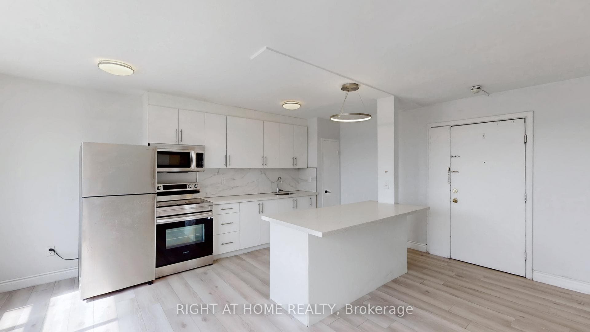896 Eglinton Avenue Unit 314, Flemingdon Park / Don Mills, ON M4G 2L2 - Photo 1