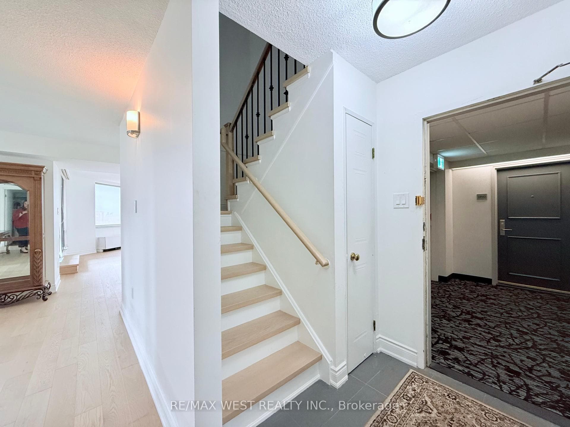 25 Fairview Road Unit UPH1, Mississauga, ON L5B 3Y8 - Photo 1