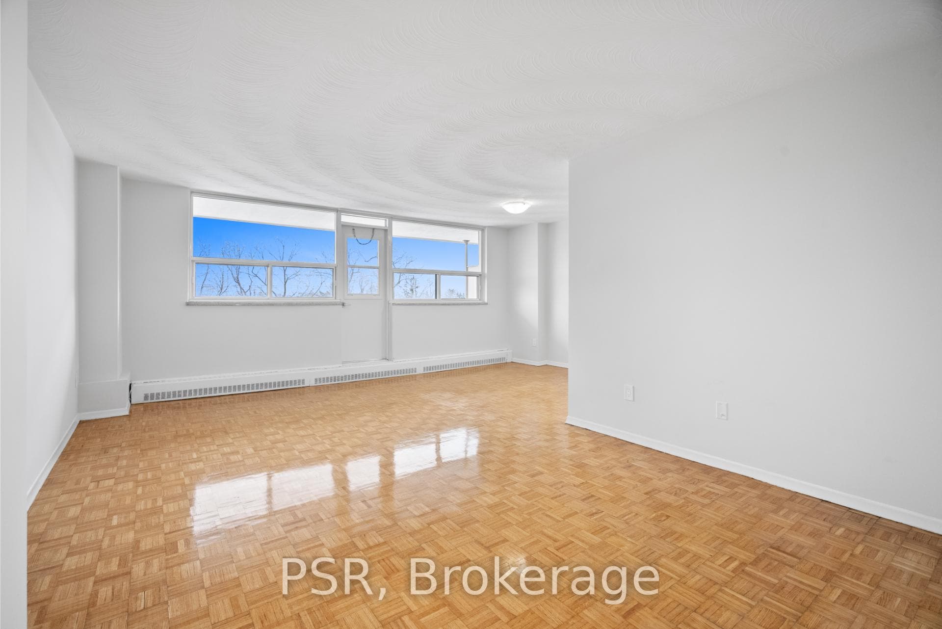 105 Rowena Drive Unit 704, Don Mills / Parkwoods / Victoria Village, ON M3A 1R2 - Photo 1