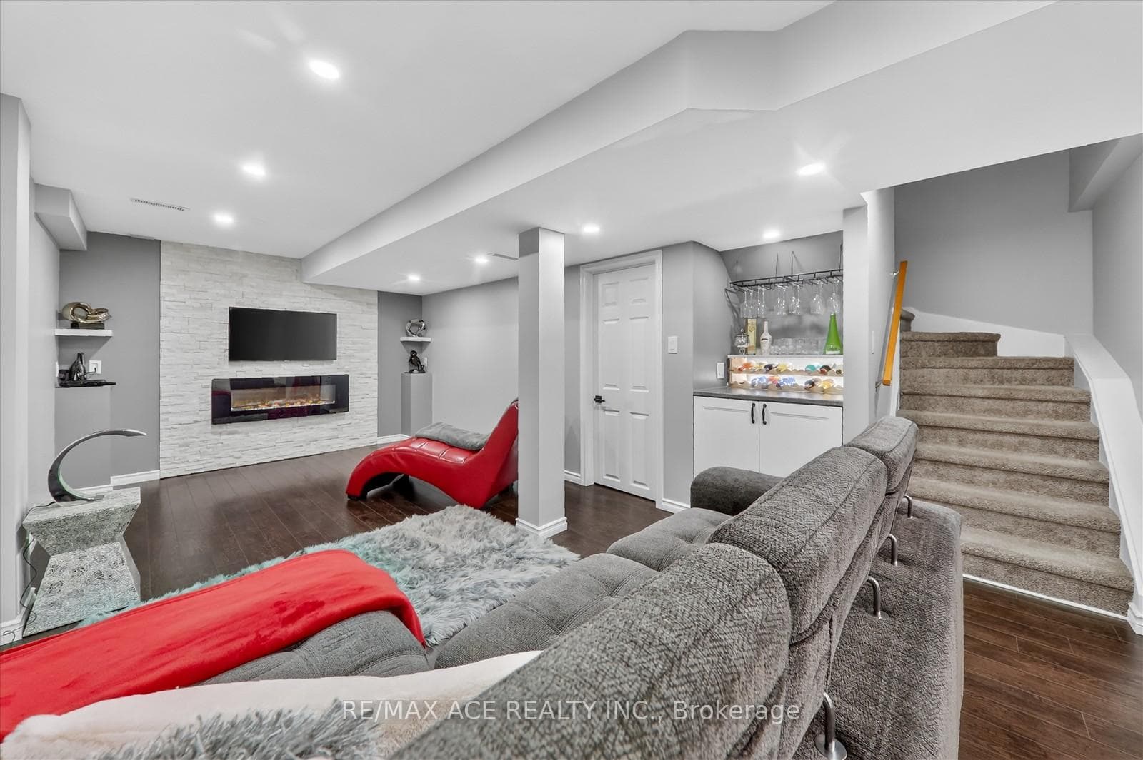 1 Aldcroft Crescent, Clarington, ON L1C 4P2 - Photo 1