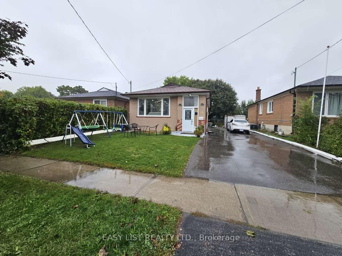 15 Barnes Crescent, Scarborough (West Hill / Highland Creek)