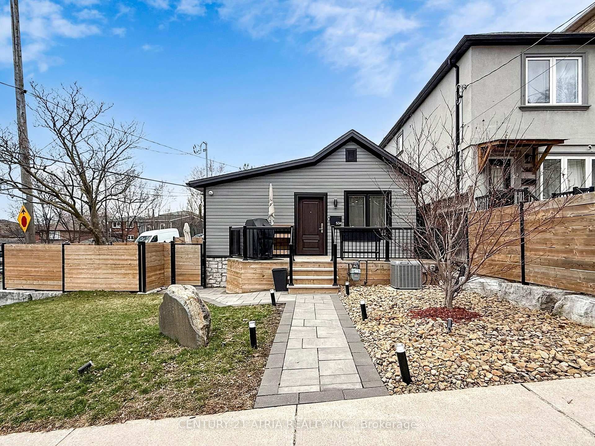 534 Silverthorn Avenue, Keelesdale / Eglinton West, ON M6M 3H9 - Photo 1
