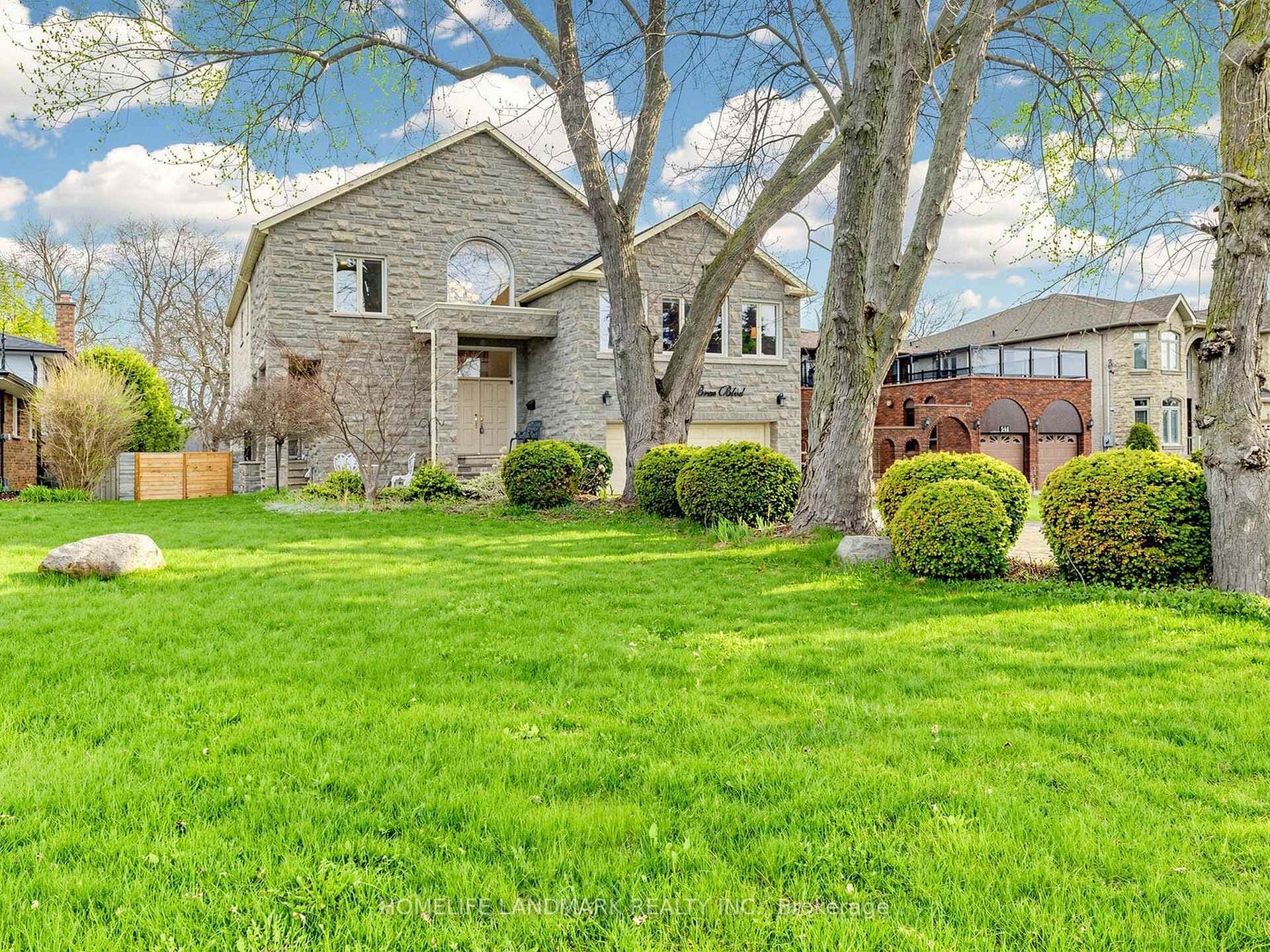 52 Cedar Brae Boulevard, Scarborough Town Centre, ON M1J 2K5 - Photo 1