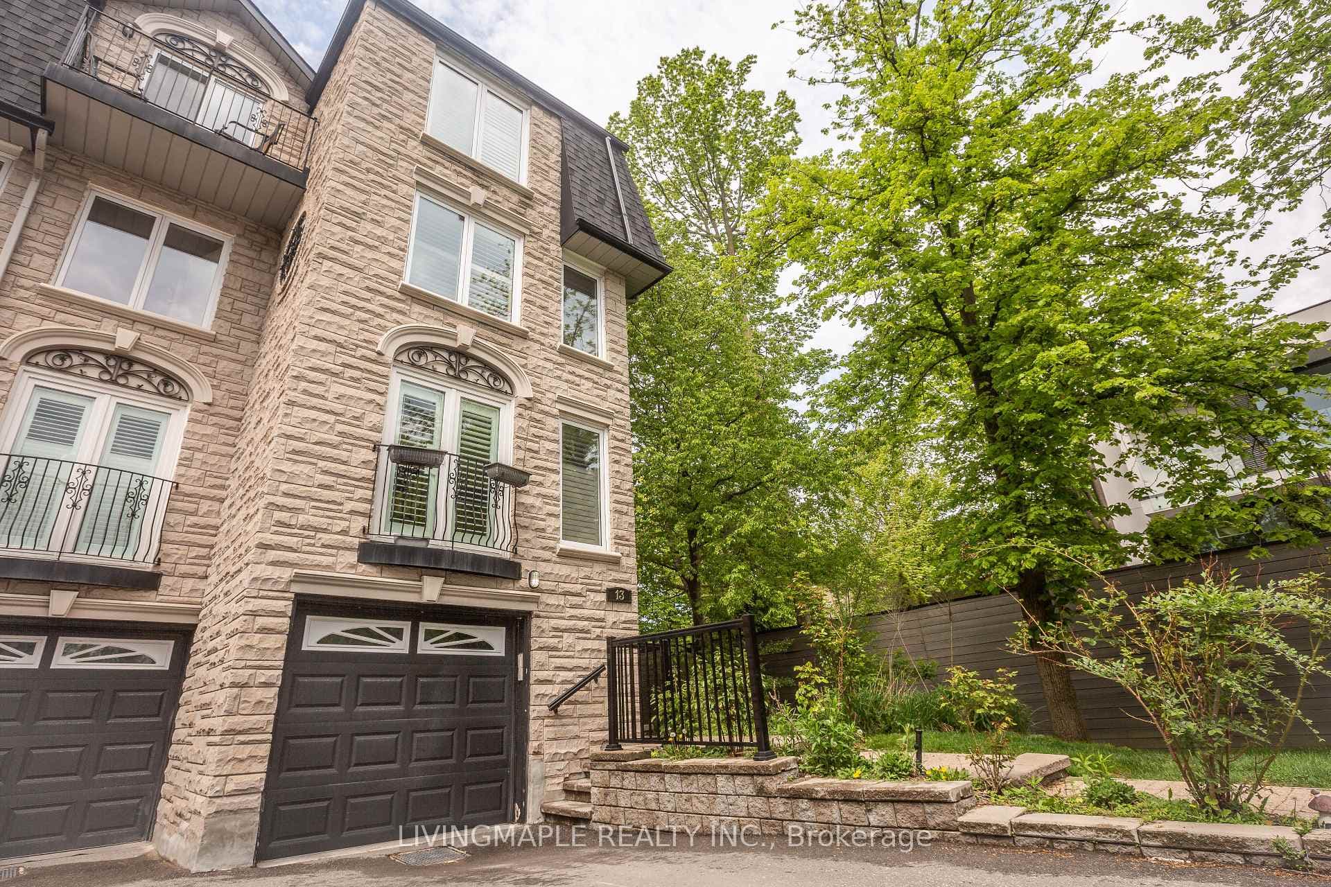 13 Birchbank Lane, Don Mills / Parkwoods / Victoria Village, ON M3B 2Y2 - Photo 1