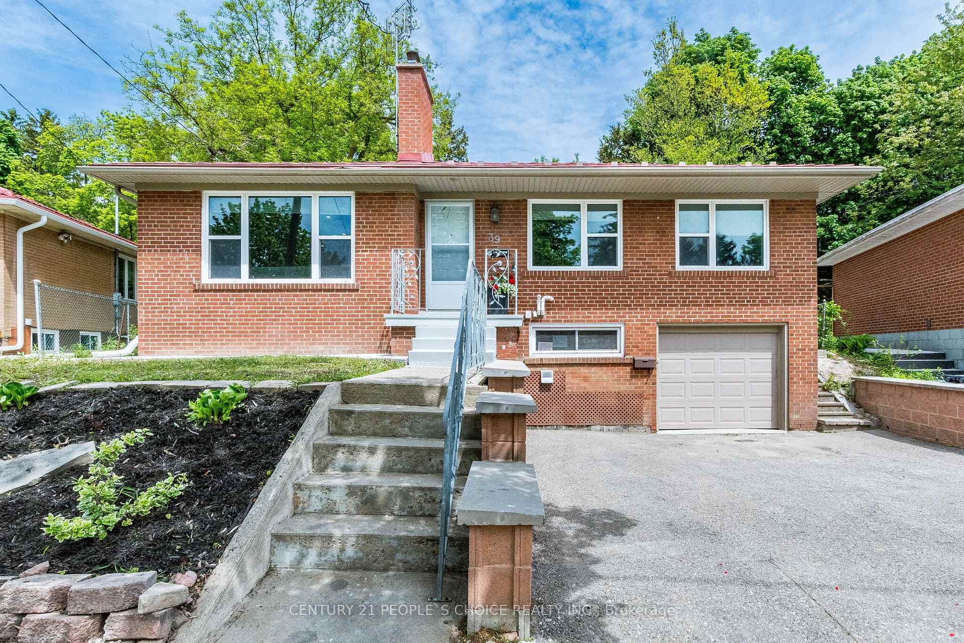 39 Meadowland Drive, Brampton