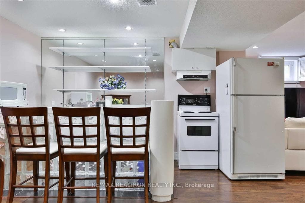 136 Briggs Avenue Unit Lower, Richmond Hill, ON L4B 3Z2 - Photo 1