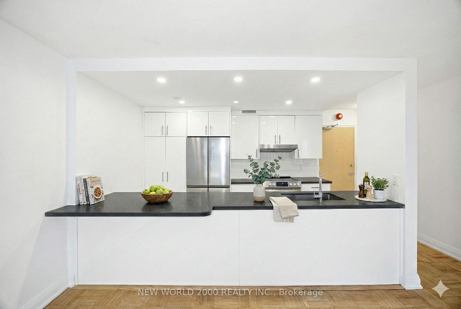 88 Bernard Avenue Unit 806, Annex / Yorkville / Summerhill, ON M5R 1R7 - Photo 1